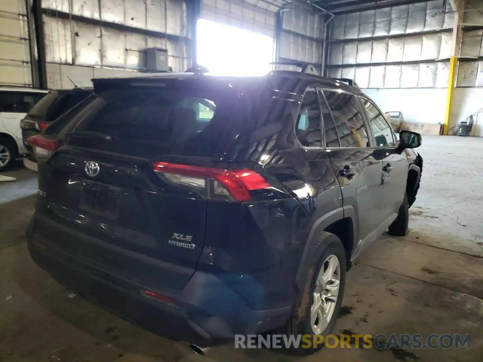 4 Photograph of a damaged car 2T3RWRFV0LW079652 TOYOTA RAV4 2020