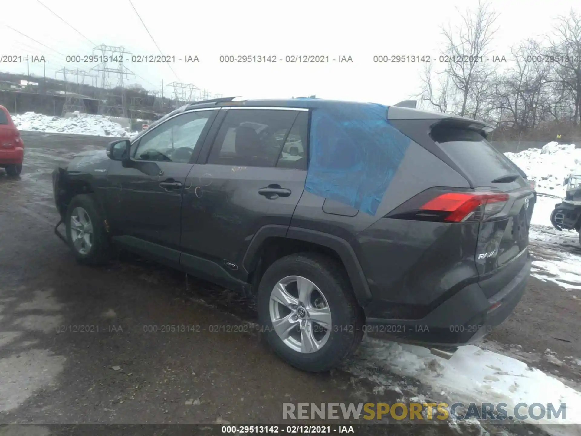 3 Photograph of a damaged car 2T3RWRFV1LW047051 TOYOTA RAV4 2020