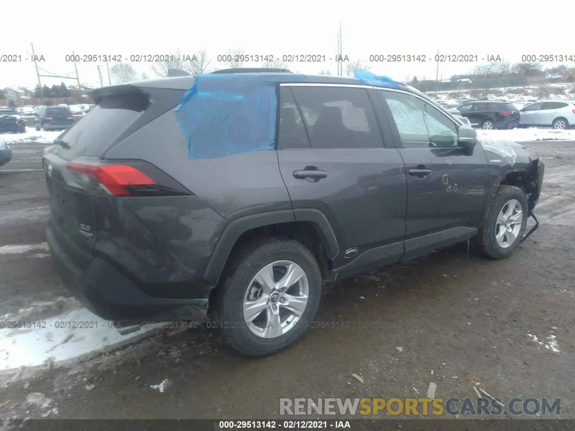 4 Photograph of a damaged car 2T3RWRFV1LW047051 TOYOTA RAV4 2020