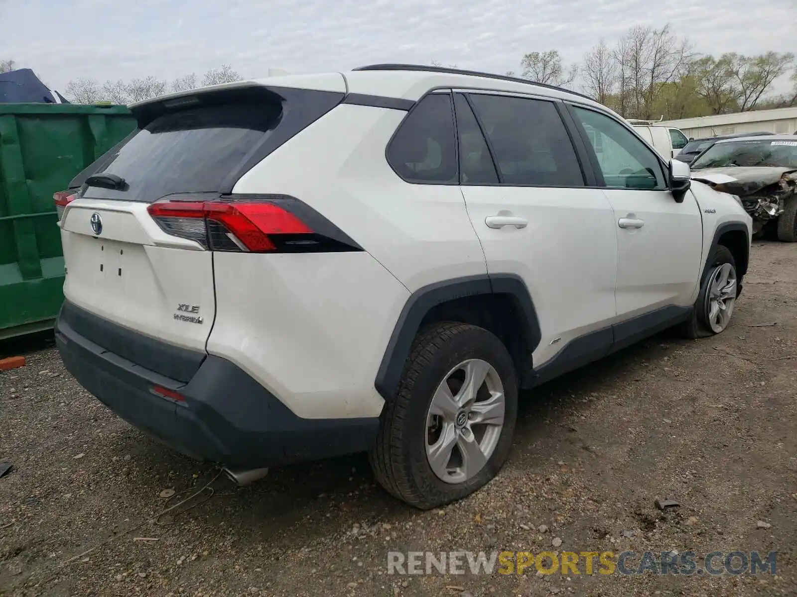 4 Photograph of a damaged car 2T3RWRFV1LW057191 TOYOTA RAV4 2020