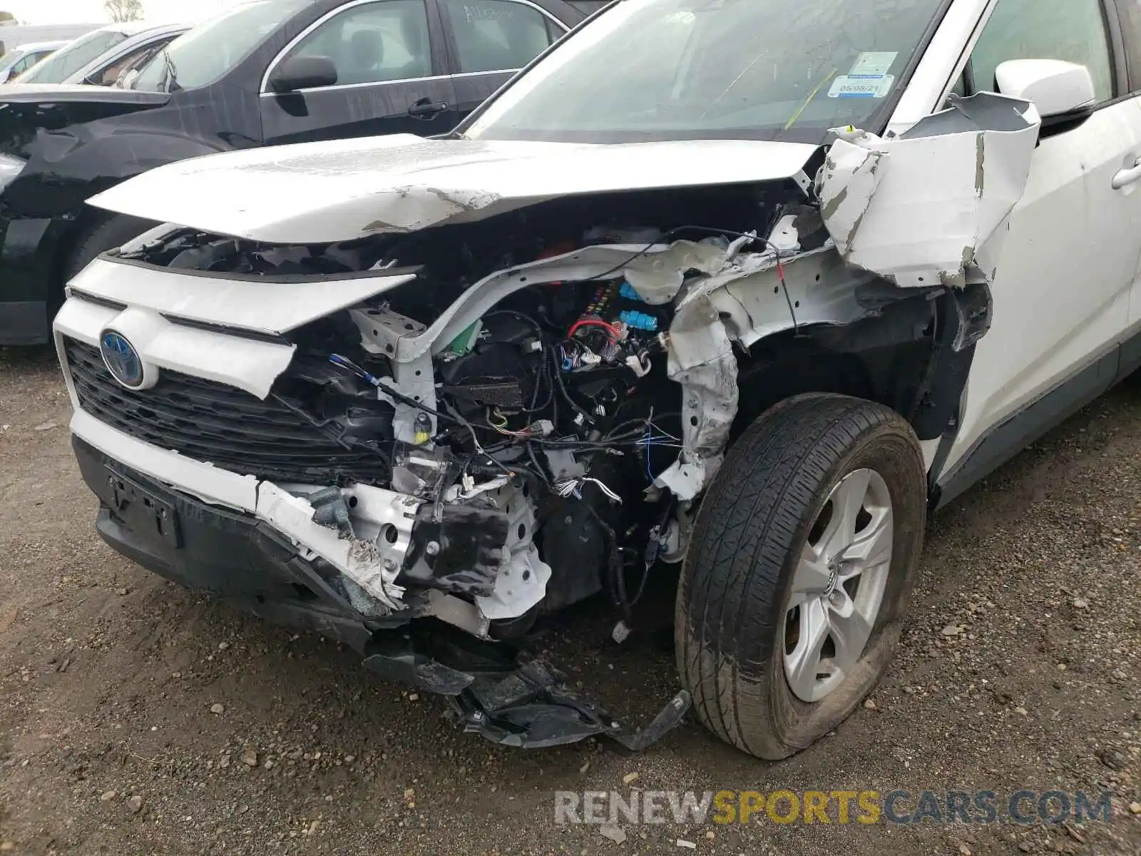 9 Photograph of a damaged car 2T3RWRFV1LW057191 TOYOTA RAV4 2020