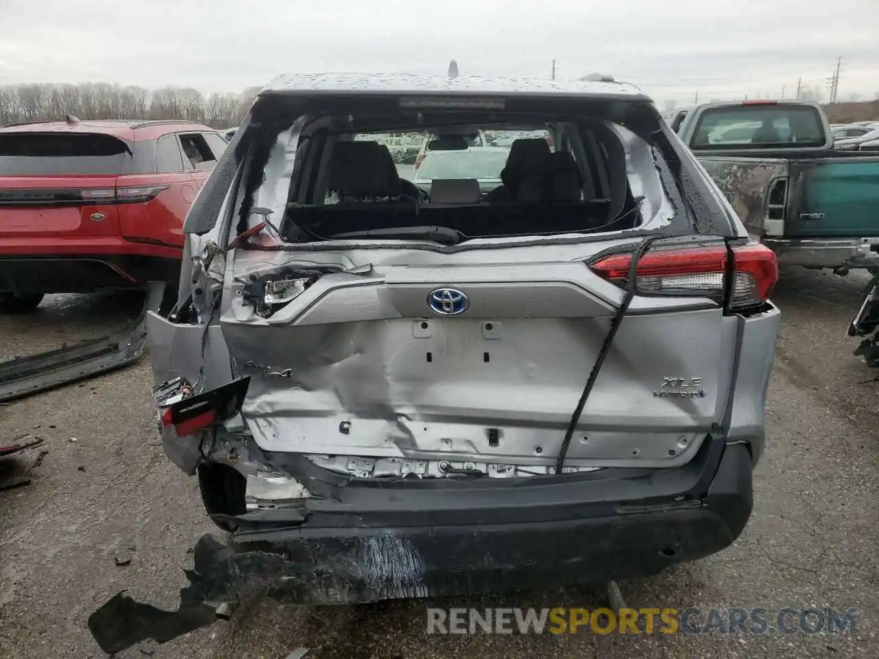 6 Photograph of a damaged car 2T3RWRFV1LW068742 TOYOTA RAV4 2020