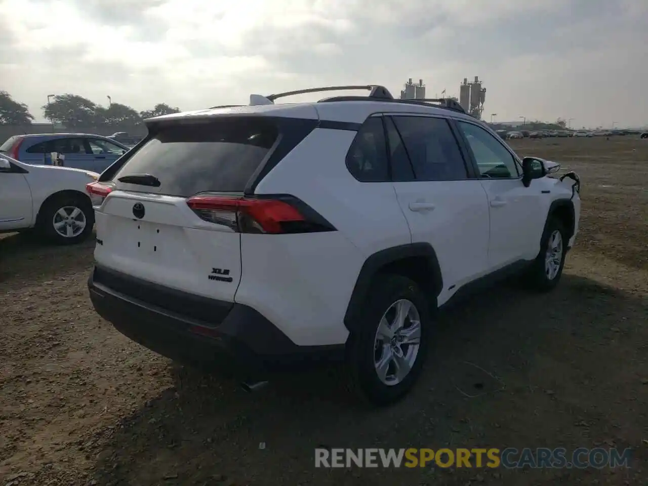 4 Photograph of a damaged car 2T3RWRFV1LW069857 TOYOTA RAV4 2020