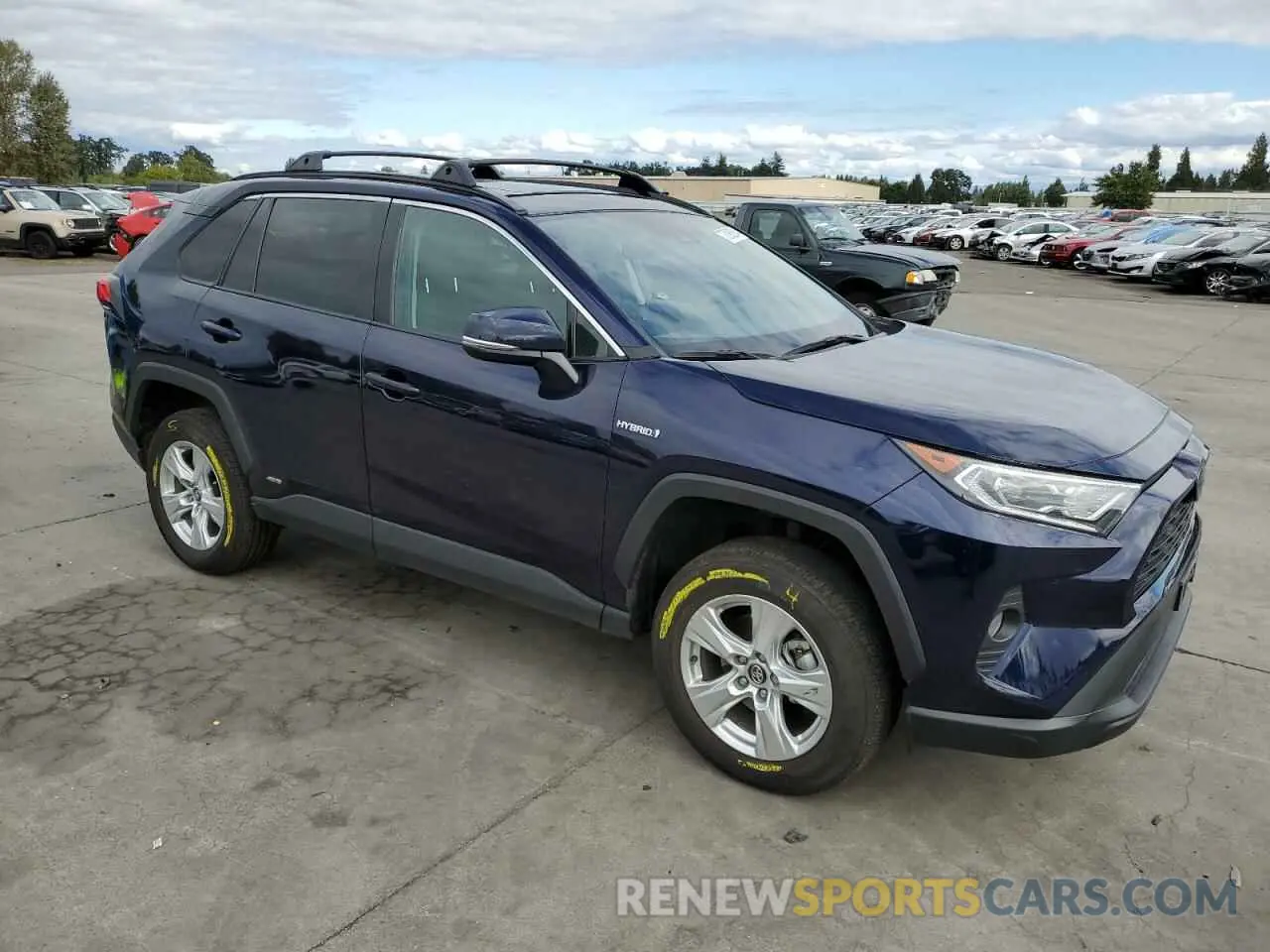 4 Photograph of a damaged car 2T3RWRFV1LW074427 TOYOTA RAV4 2020