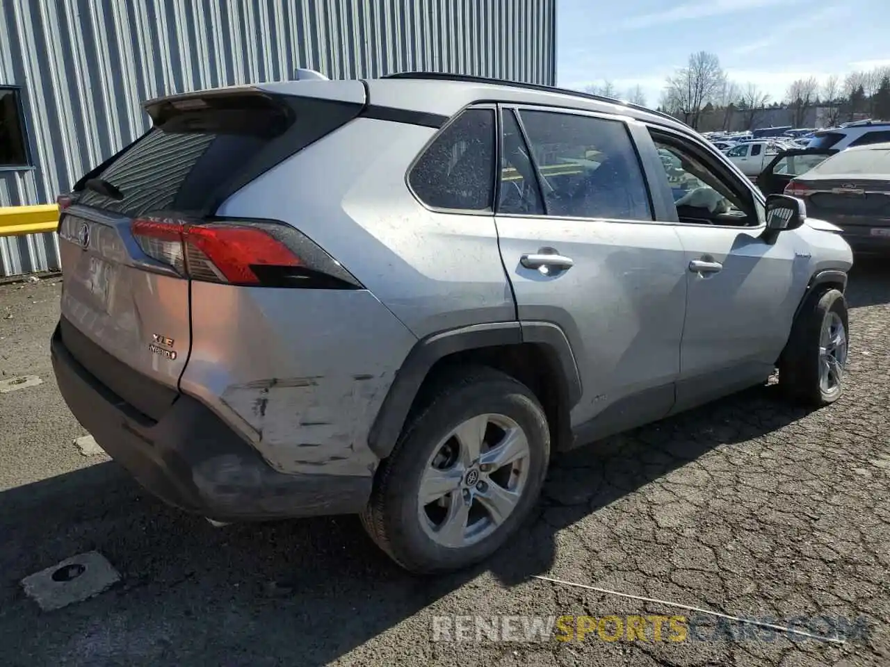 3 Photograph of a damaged car 2T3RWRFV1LW092846 TOYOTA RAV4 2020