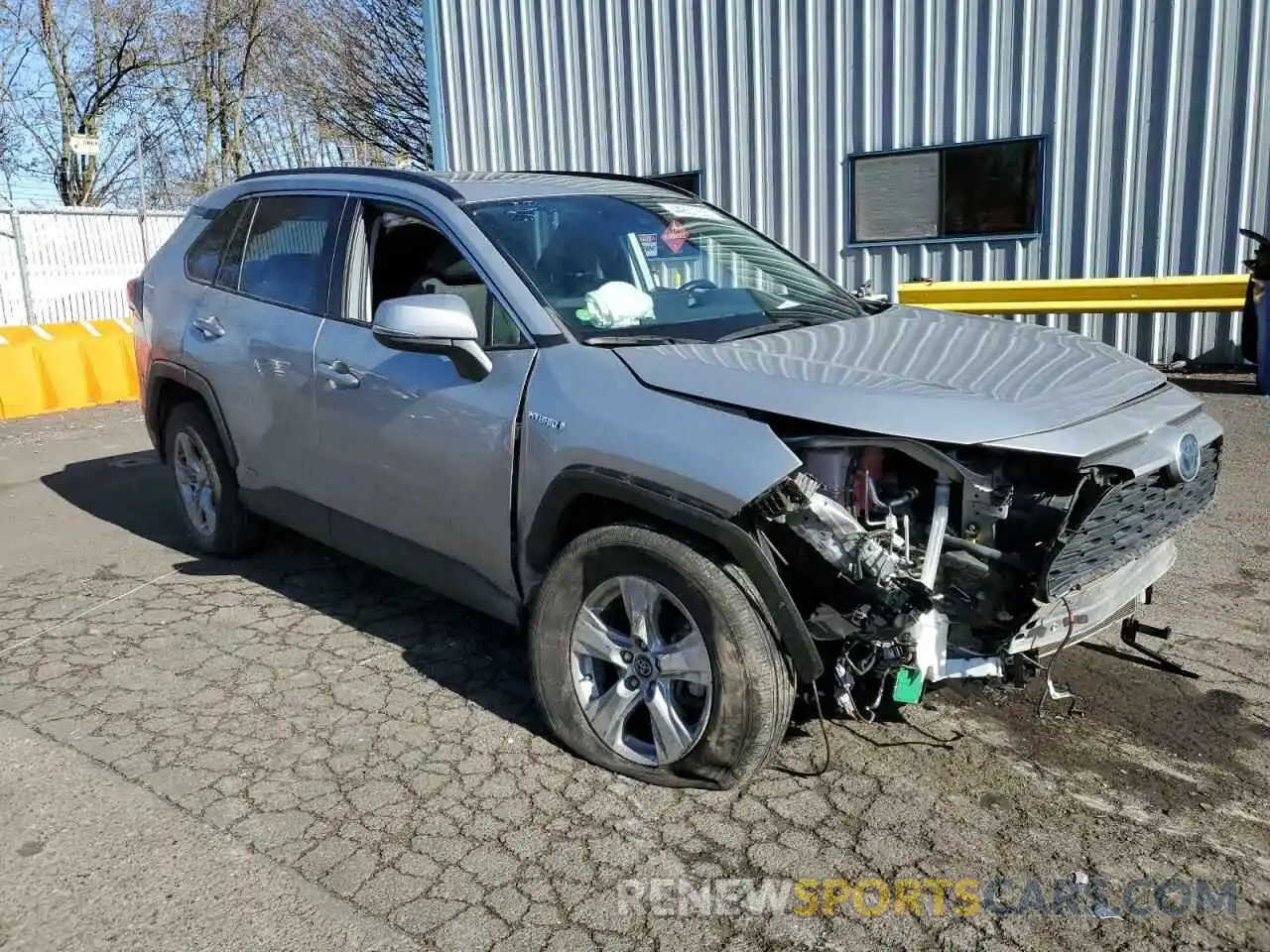 4 Photograph of a damaged car 2T3RWRFV1LW092846 TOYOTA RAV4 2020