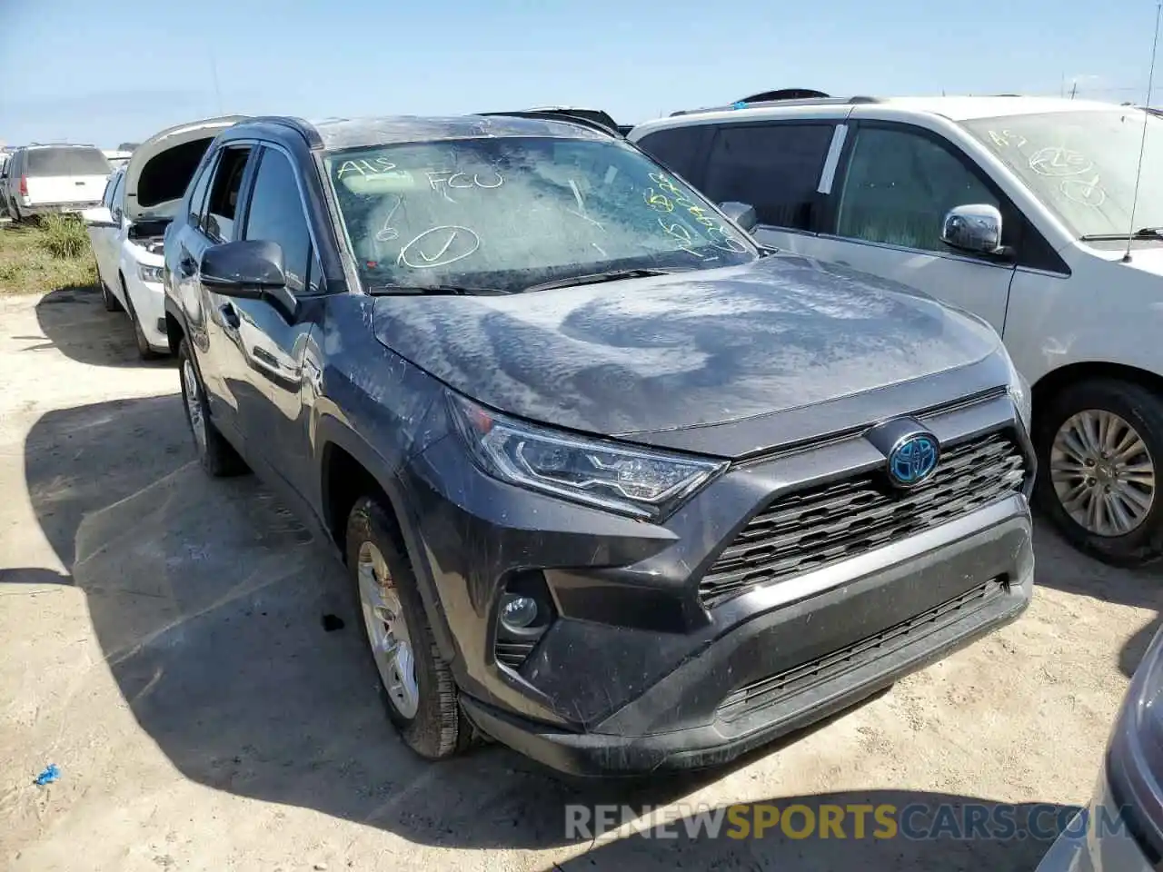 1 Photograph of a damaged car 2T3RWRFV2LW054266 TOYOTA RAV4 2020