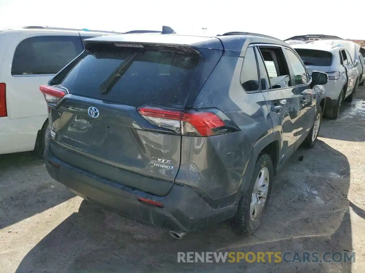 4 Photograph of a damaged car 2T3RWRFV2LW054266 TOYOTA RAV4 2020