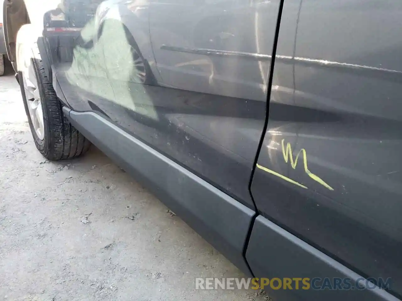 9 Photograph of a damaged car 2T3RWRFV2LW054266 TOYOTA RAV4 2020