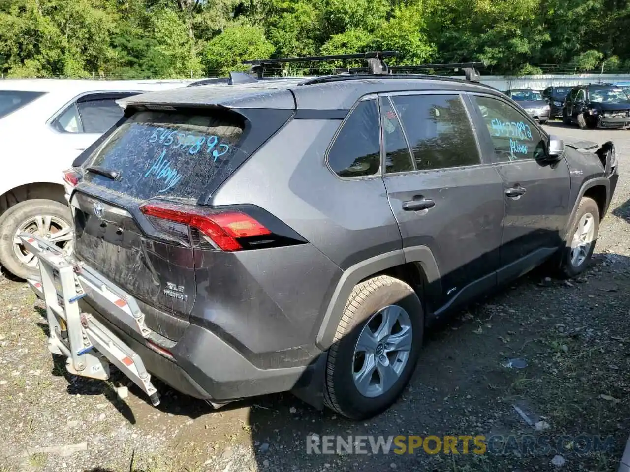 4 Photograph of a damaged car 2T3RWRFV2LW054655 TOYOTA RAV4 2020