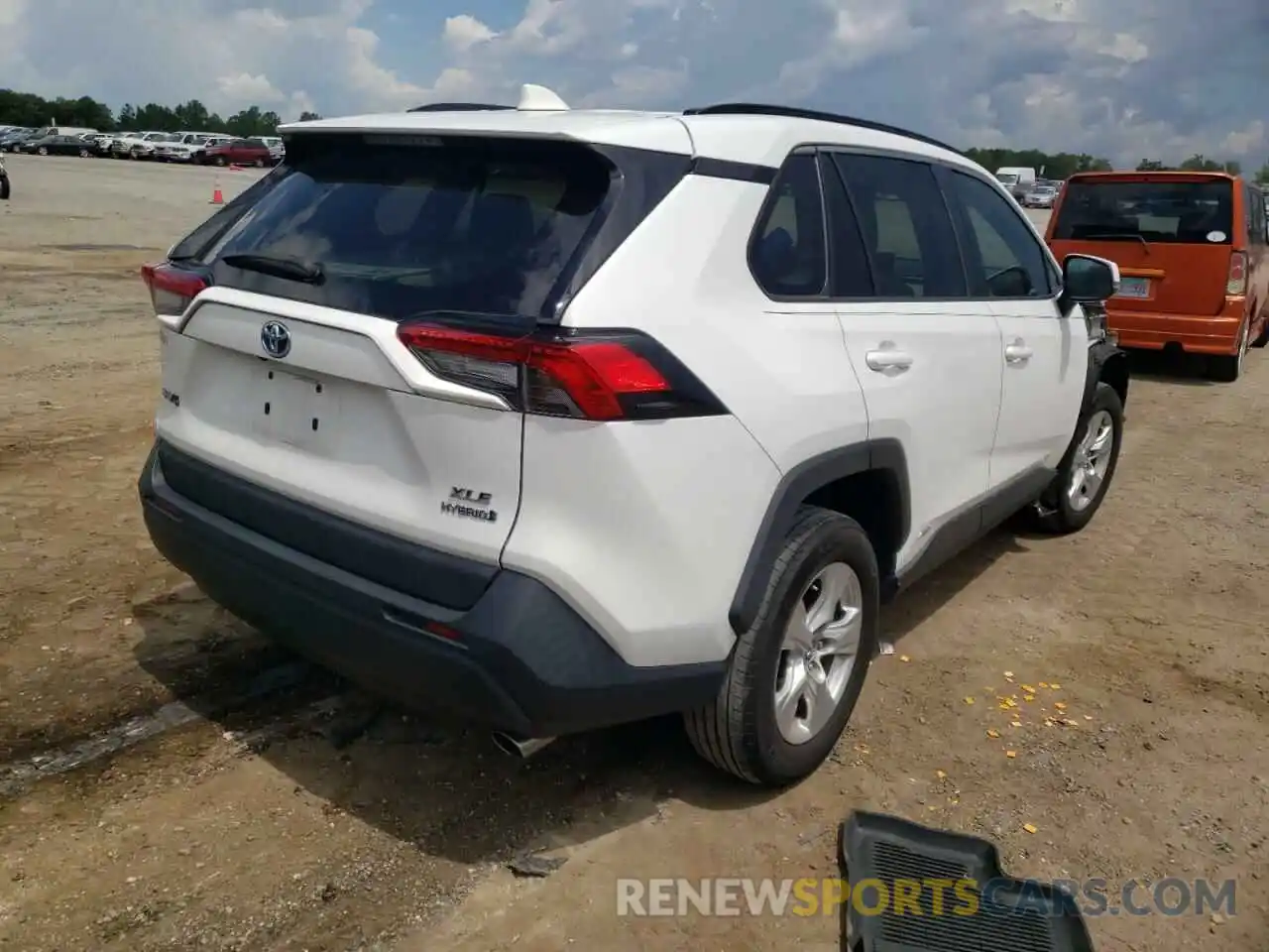 4 Photograph of a damaged car 2T3RWRFV2LW068555 TOYOTA RAV4 2020