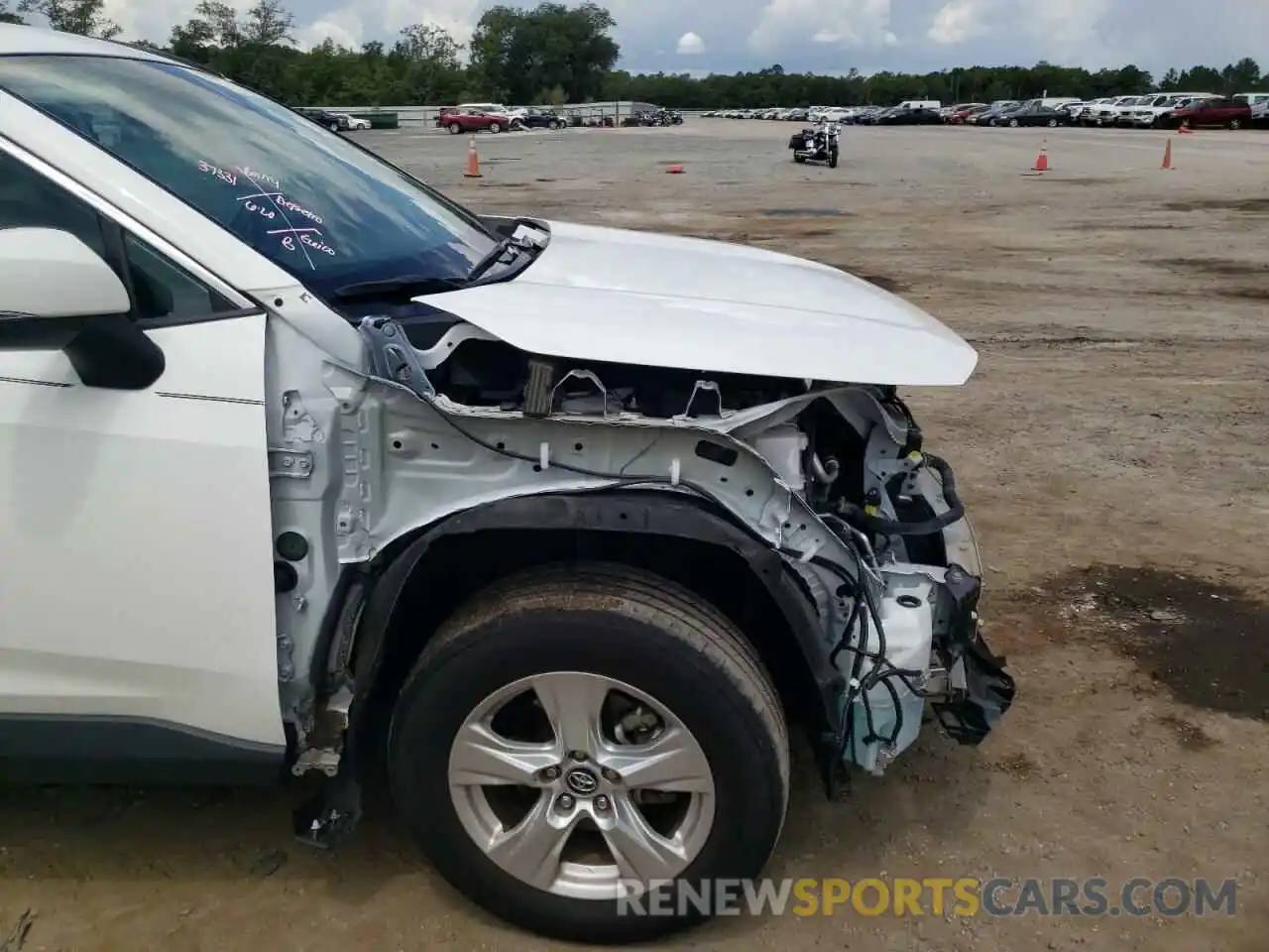 9 Photograph of a damaged car 2T3RWRFV2LW068555 TOYOTA RAV4 2020