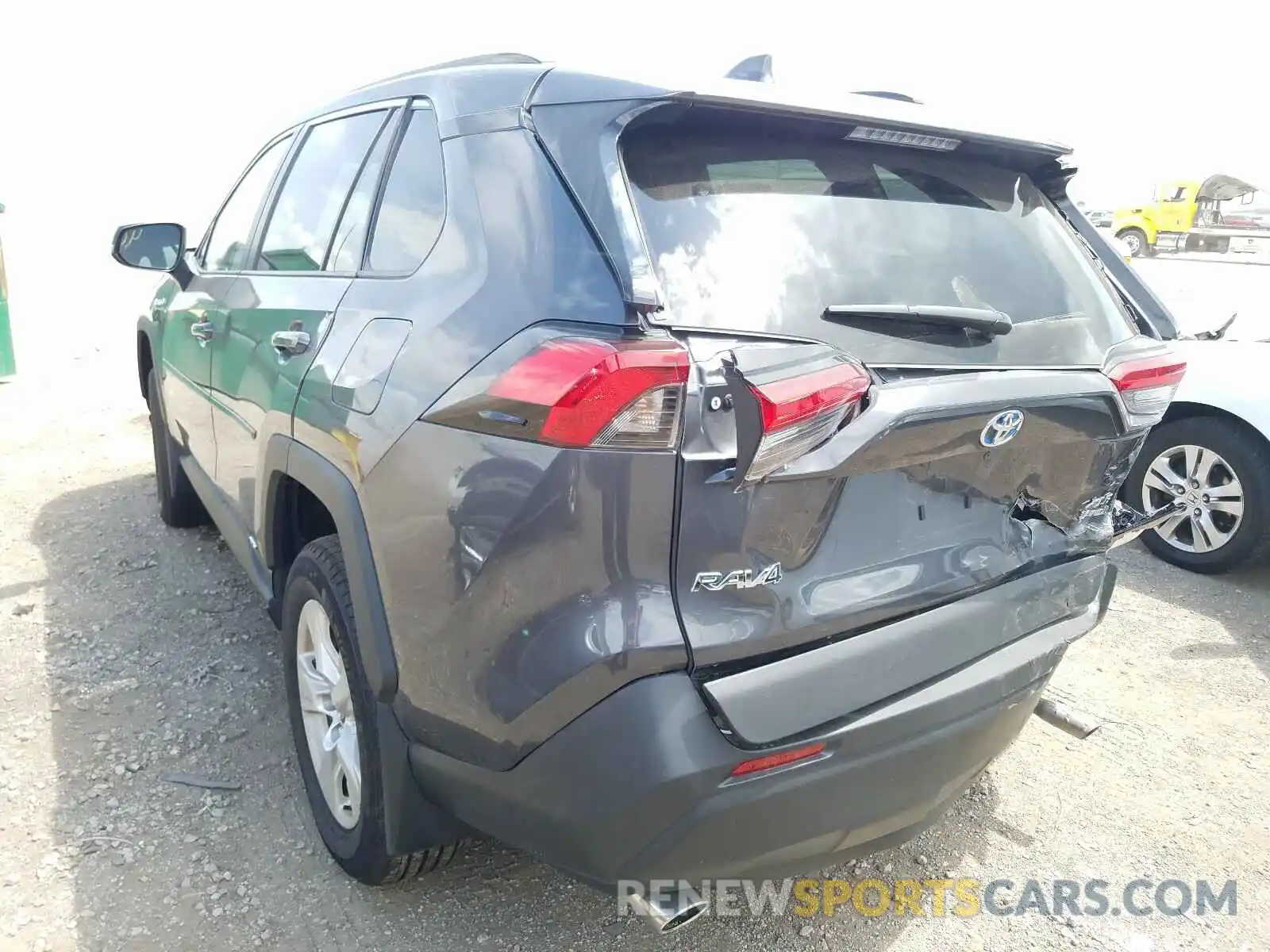 3 Photograph of a damaged car 2T3RWRFV2LW073402 TOYOTA RAV4 2020