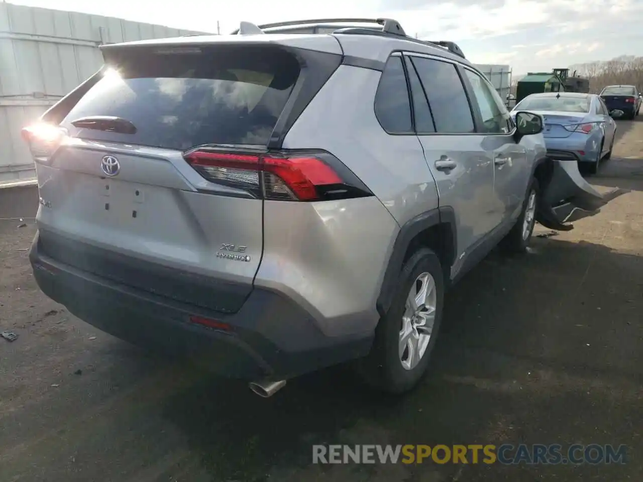 4 Photograph of a damaged car 2T3RWRFV2LW080883 TOYOTA RAV4 2020