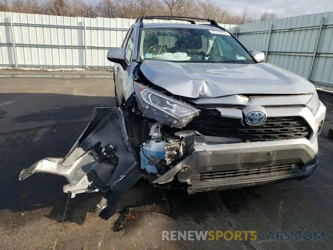 9 Photograph of a damaged car 2T3RWRFV2LW080883 TOYOTA RAV4 2020