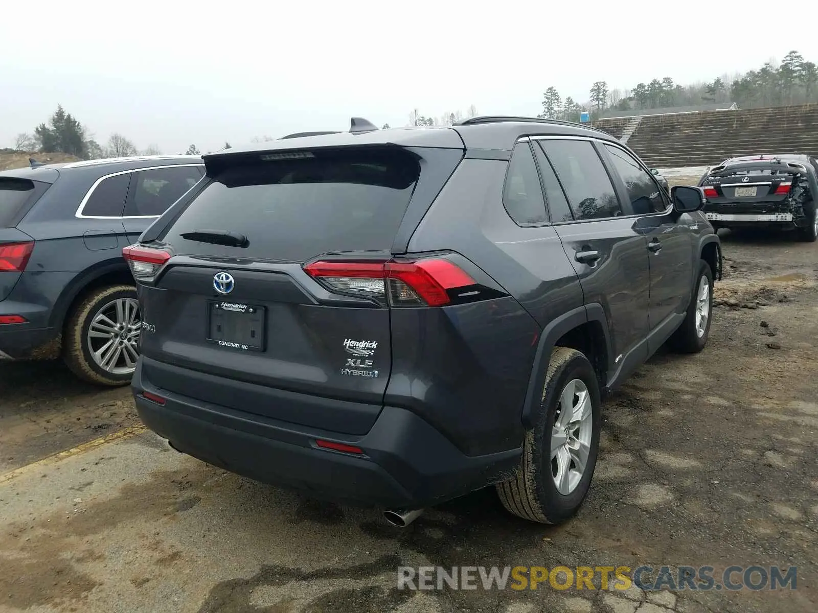 4 Photograph of a damaged car 2T3RWRFV2LW087879 TOYOTA RAV4 2020