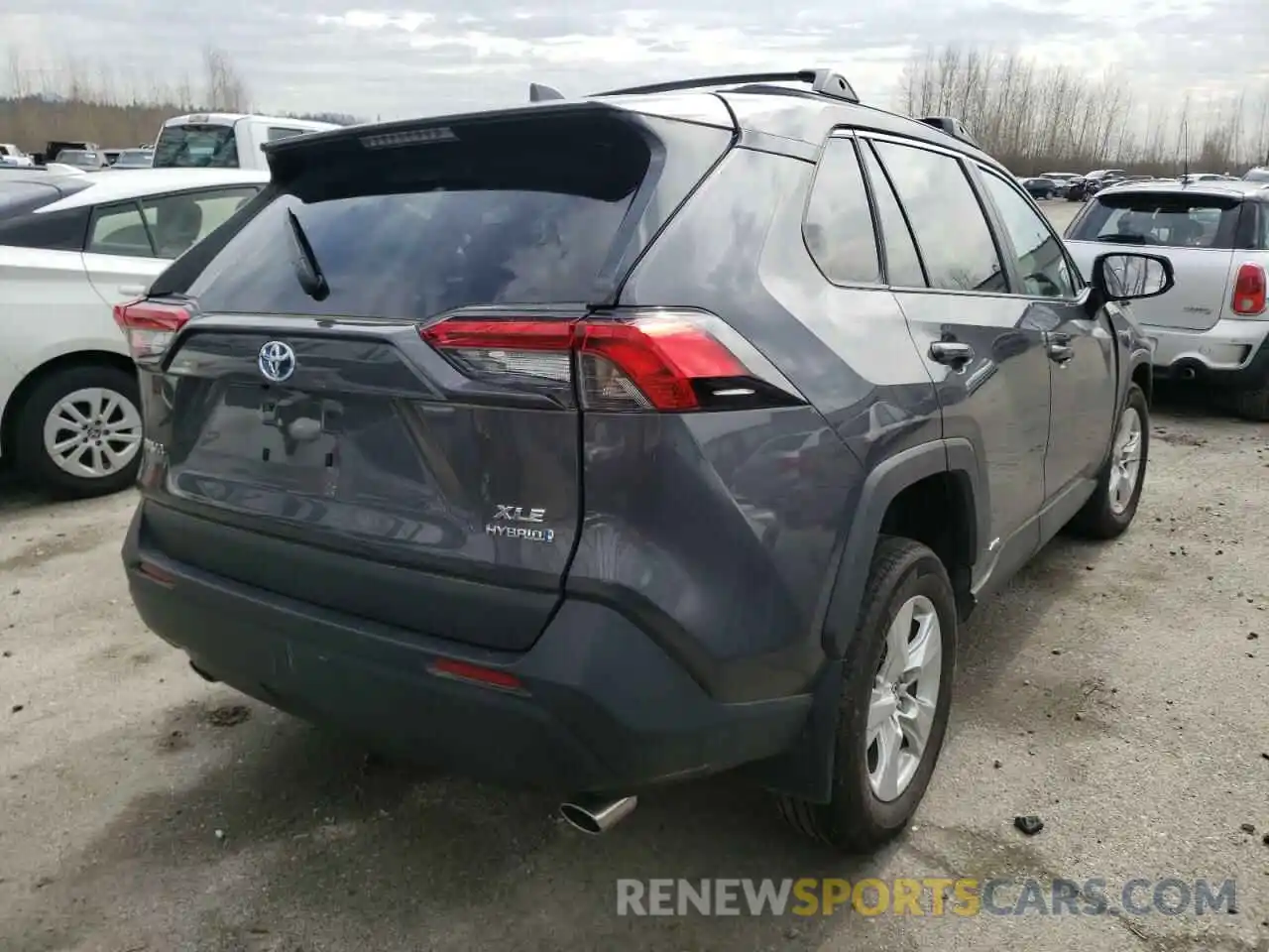 4 Photograph of a damaged car 2T3RWRFV2LW091544 TOYOTA RAV4 2020