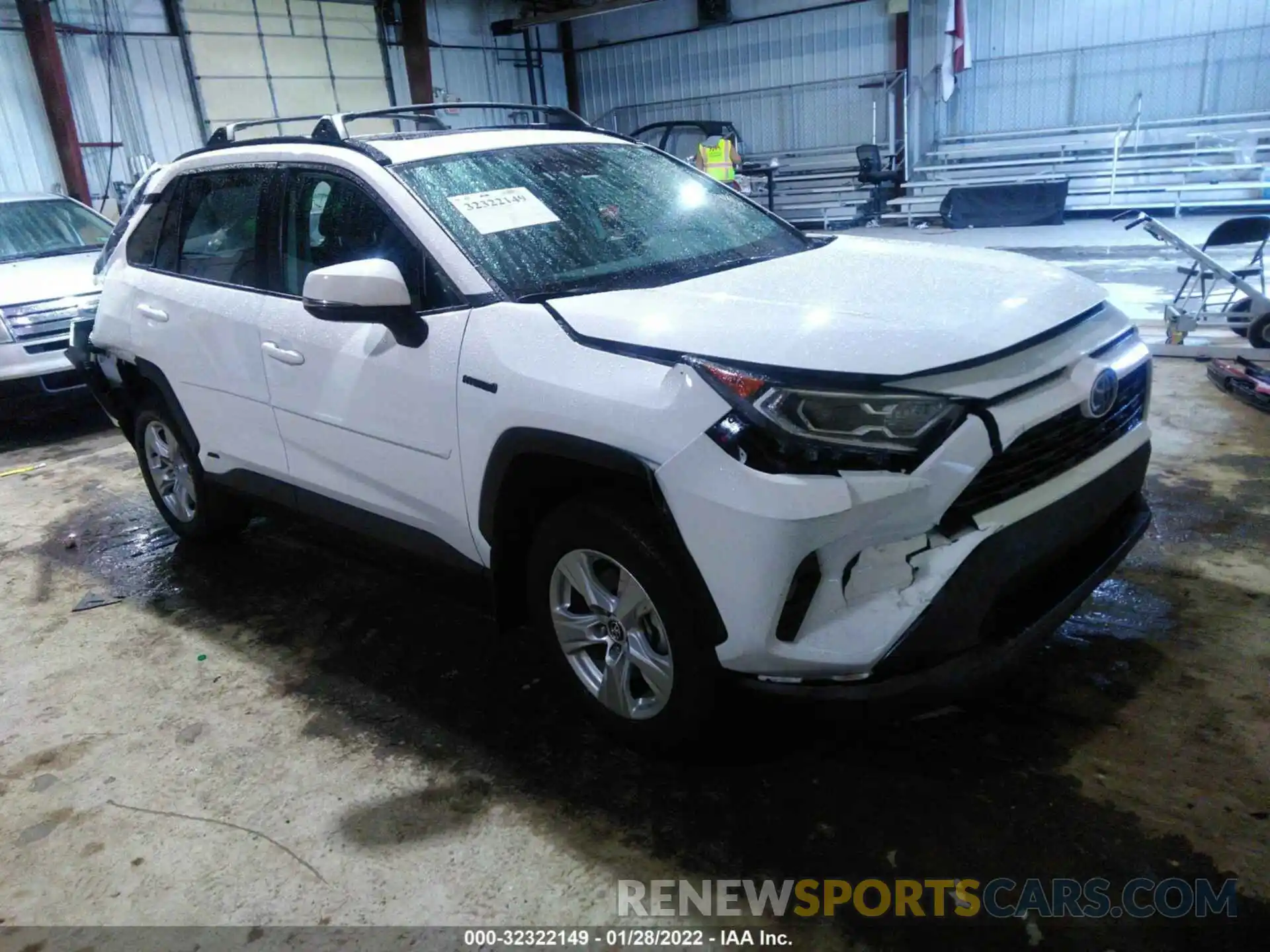 1 Photograph of a damaged car 2T3RWRFV2LW092175 TOYOTA RAV4 2020