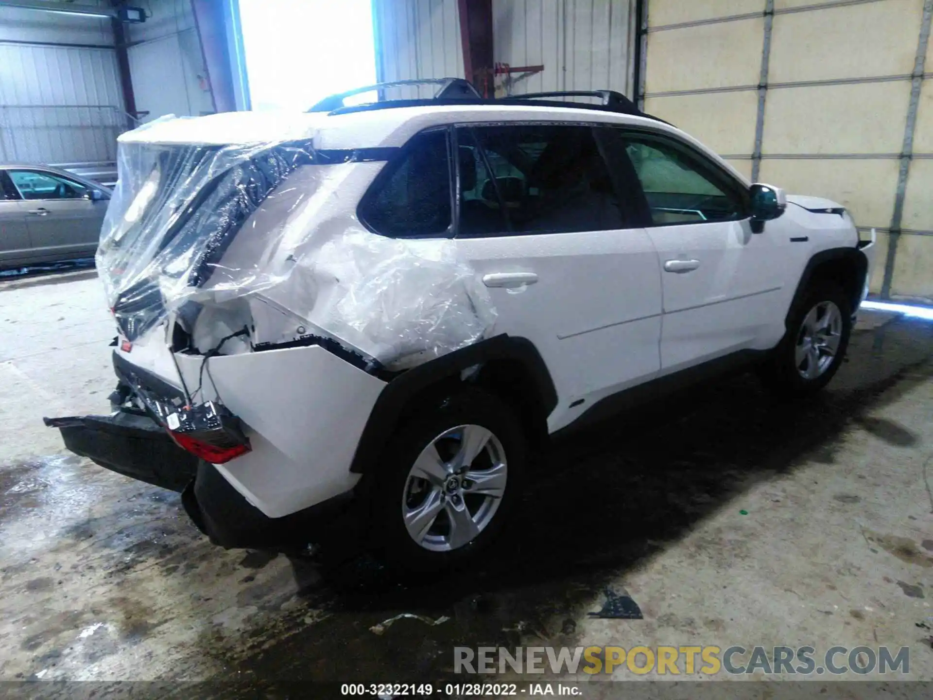 4 Photograph of a damaged car 2T3RWRFV2LW092175 TOYOTA RAV4 2020