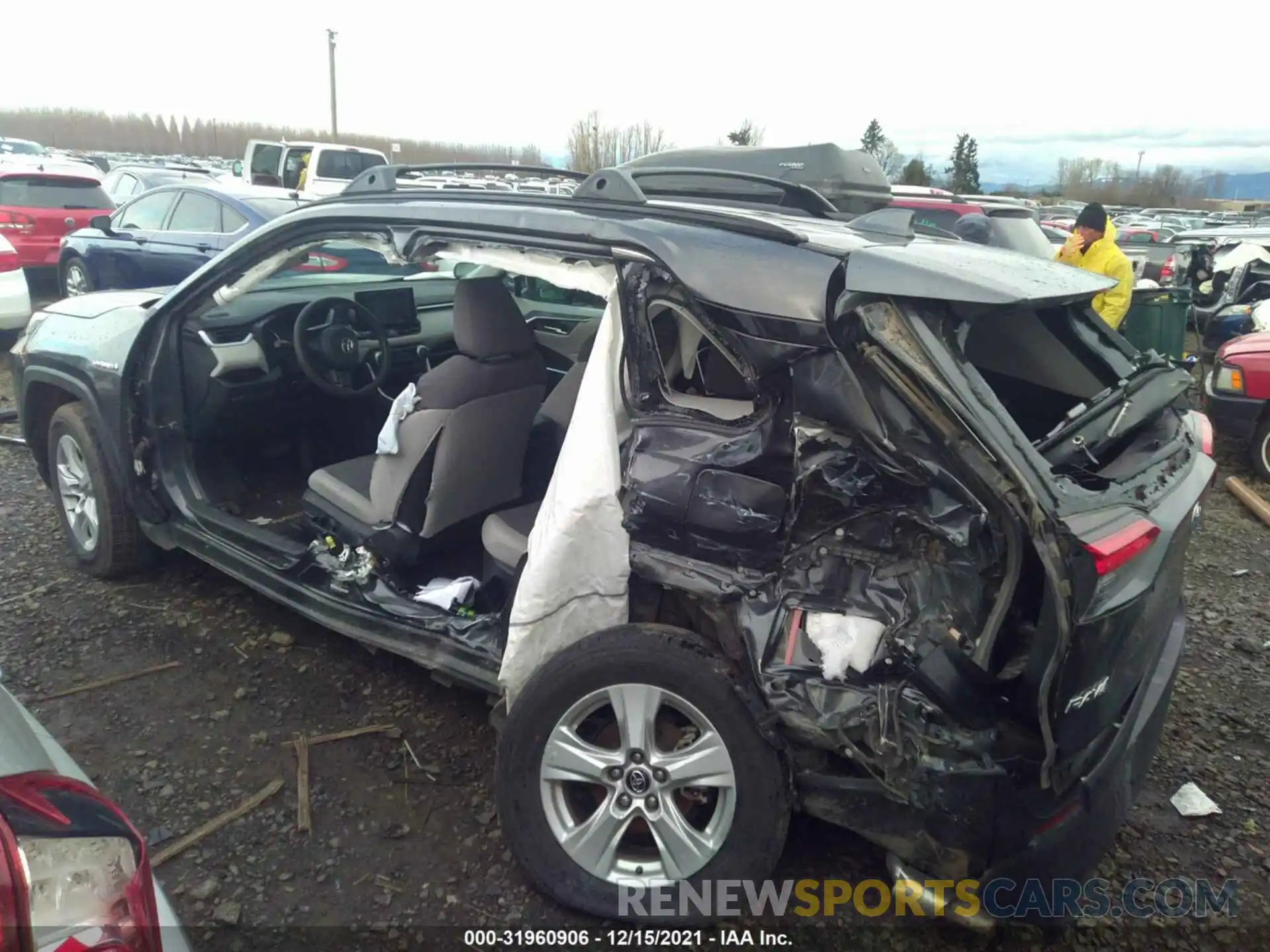 6 Photograph of a damaged car 2T3RWRFV3LW049108 TOYOTA RAV4 2020