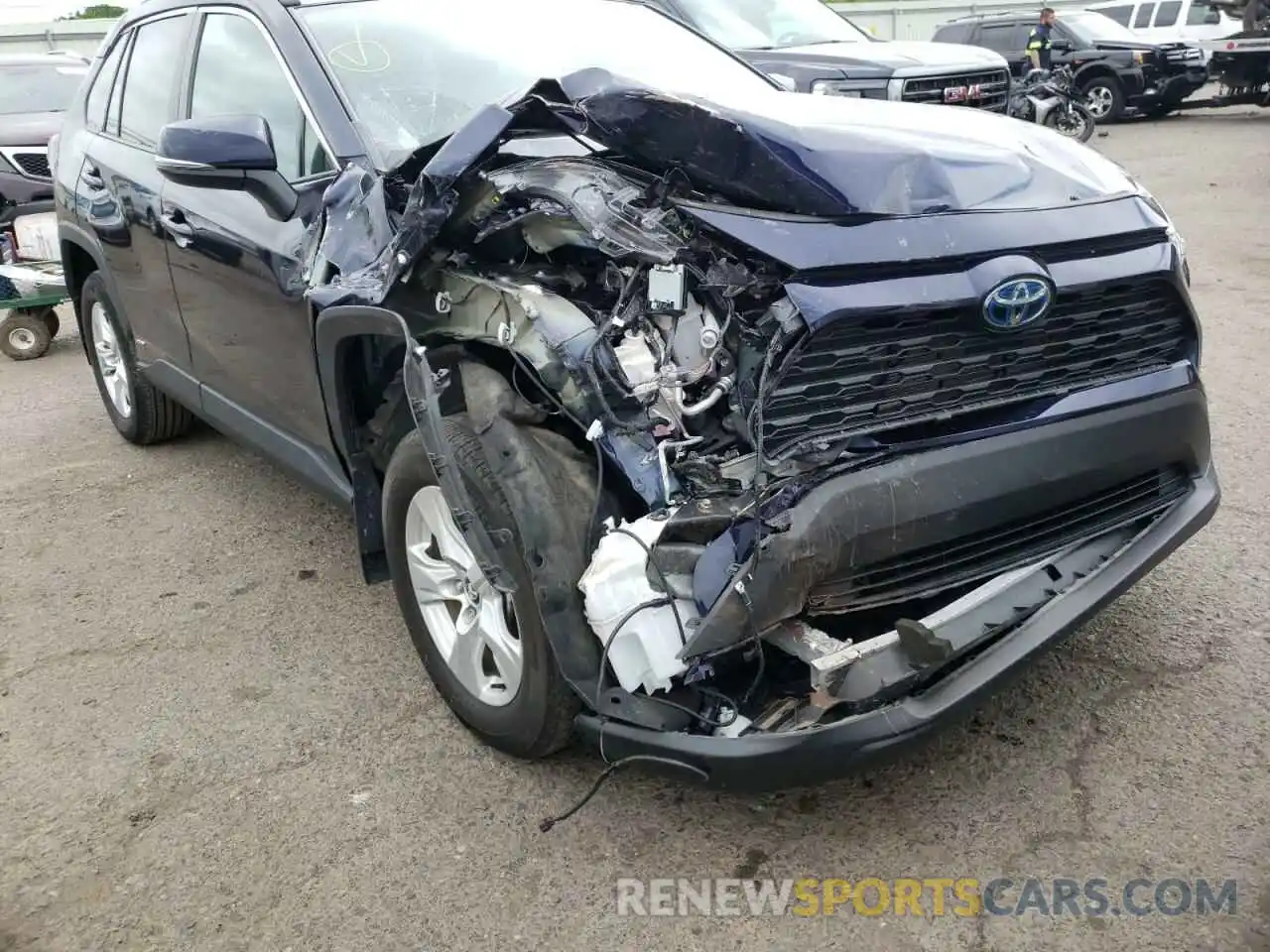 9 Photograph of a damaged car 2T3RWRFV3LW072064 TOYOTA RAV4 2020