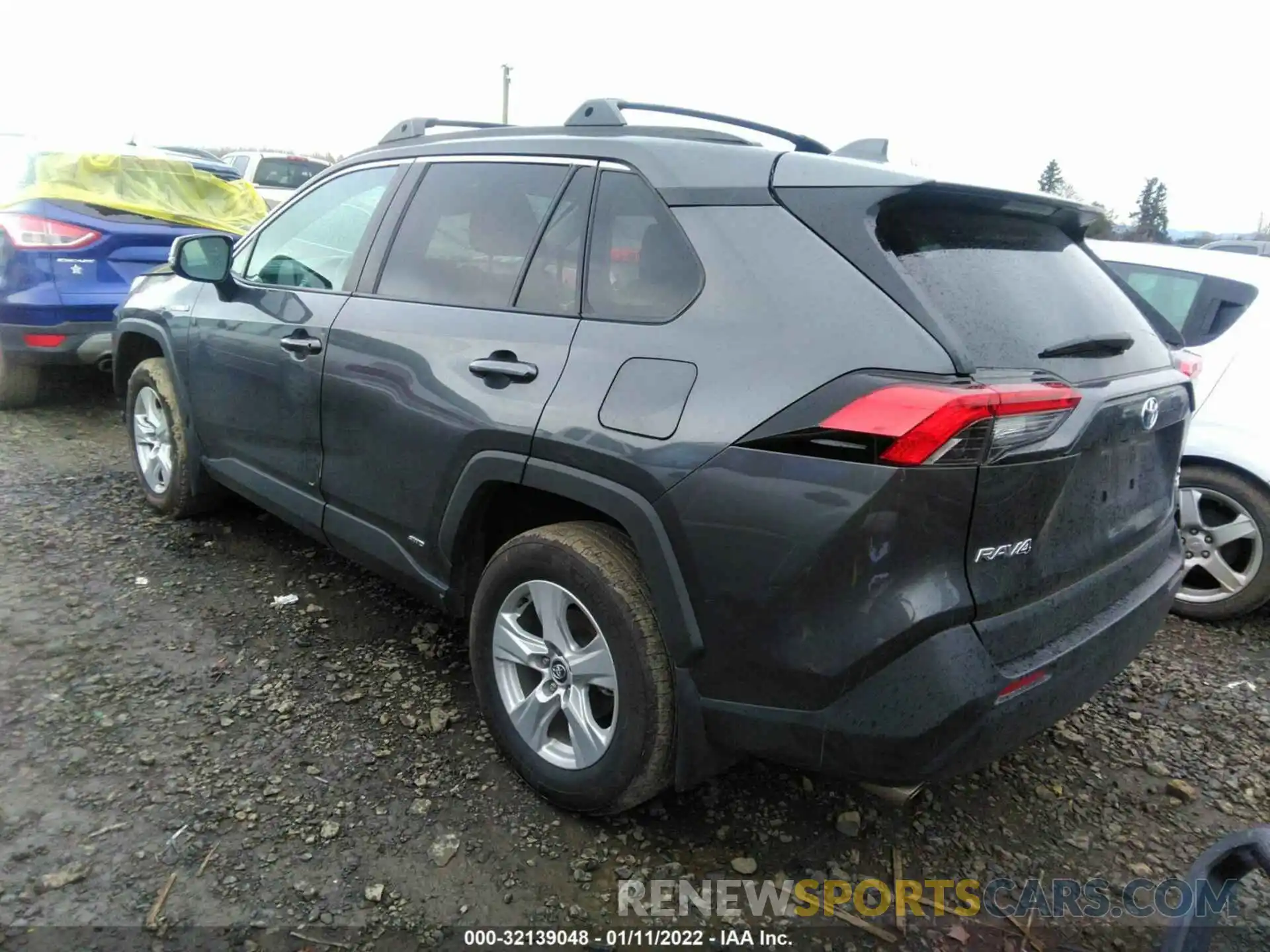 3 Photograph of a damaged car 2T3RWRFV3LW091732 TOYOTA RAV4 2020