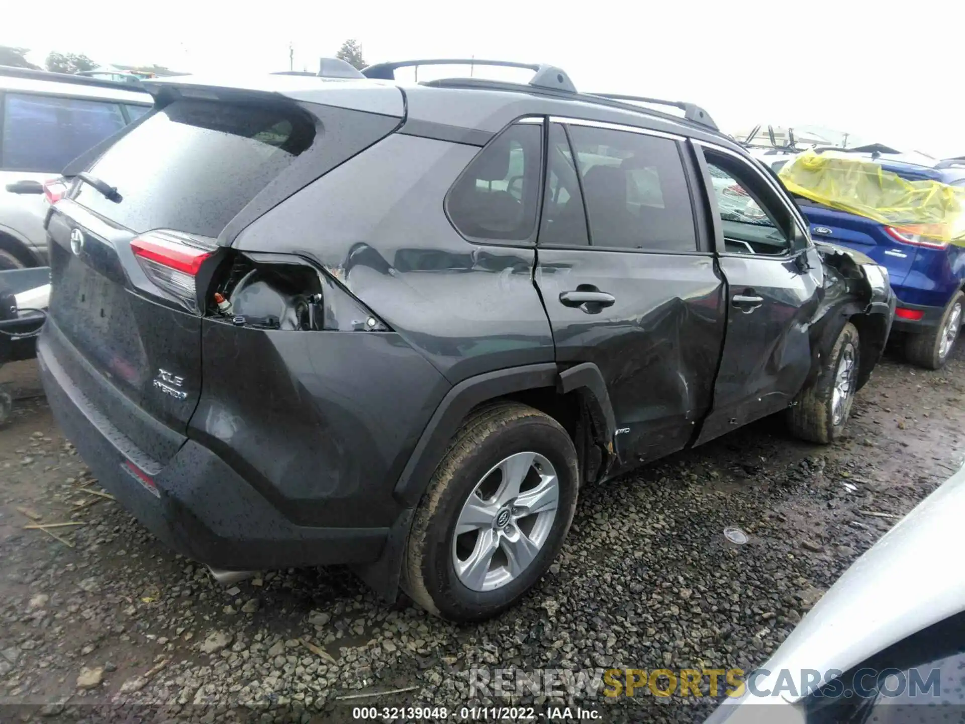 4 Photograph of a damaged car 2T3RWRFV3LW091732 TOYOTA RAV4 2020