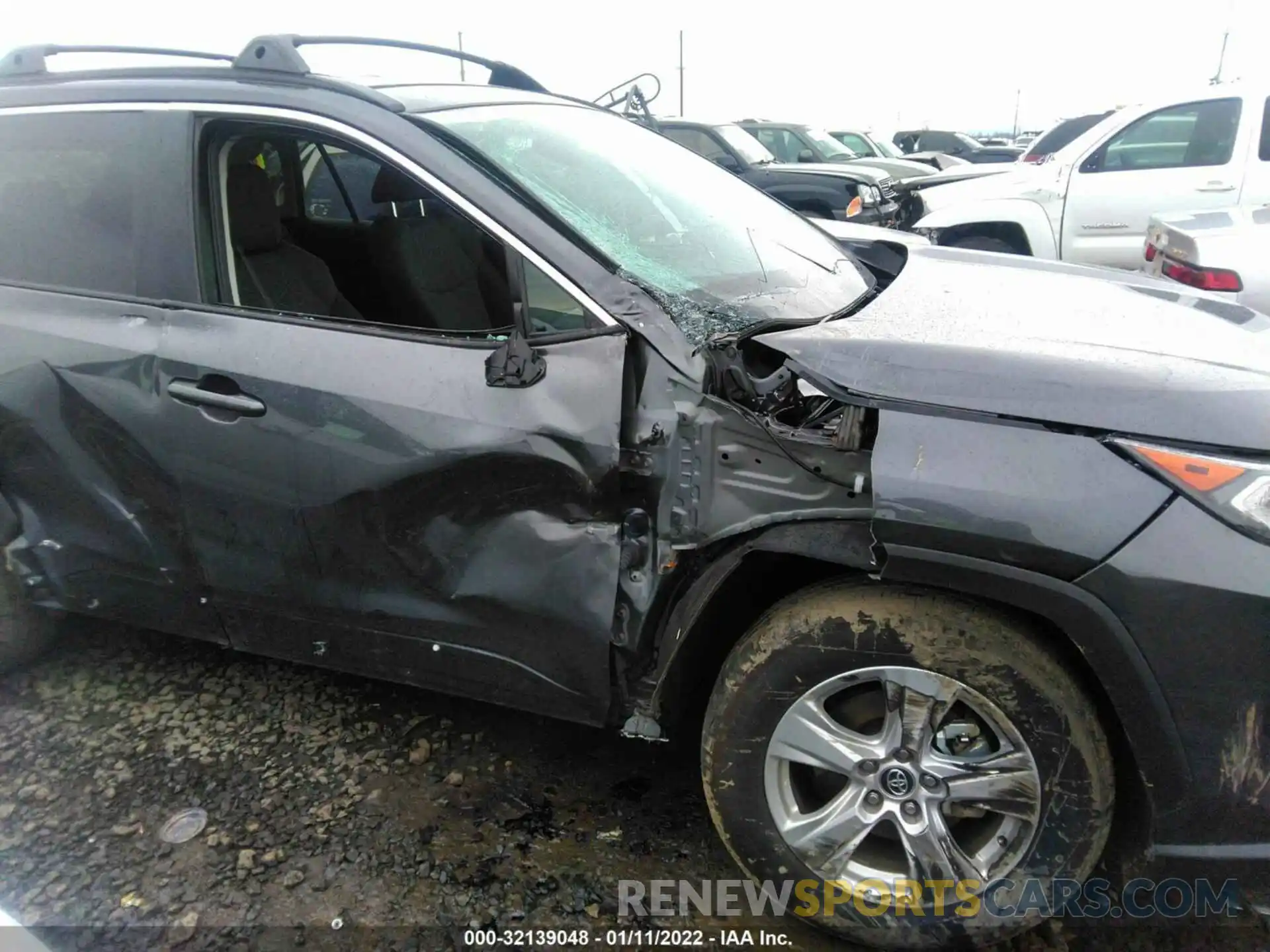 6 Photograph of a damaged car 2T3RWRFV3LW091732 TOYOTA RAV4 2020