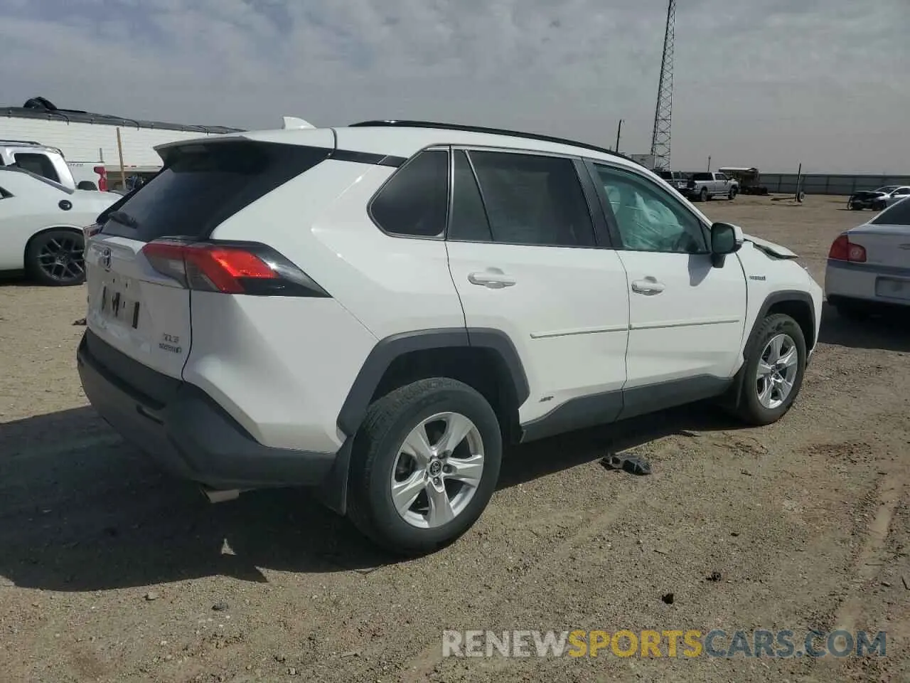 3 Photograph of a damaged car 2T3RWRFV3LW092590 TOYOTA RAV4 2020