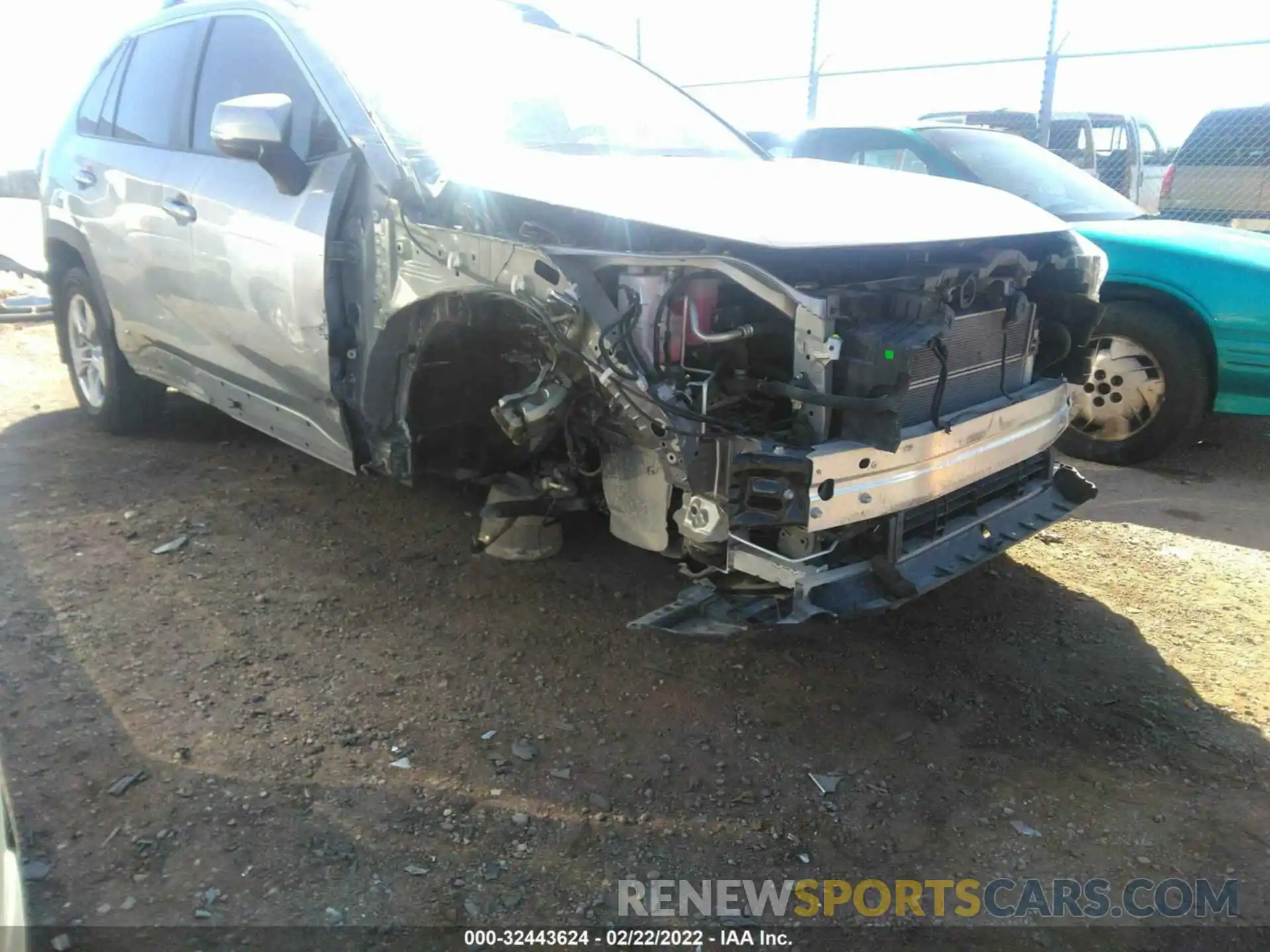 6 Photograph of a damaged car 2T3RWRFV4LW055113 TOYOTA RAV4 2020