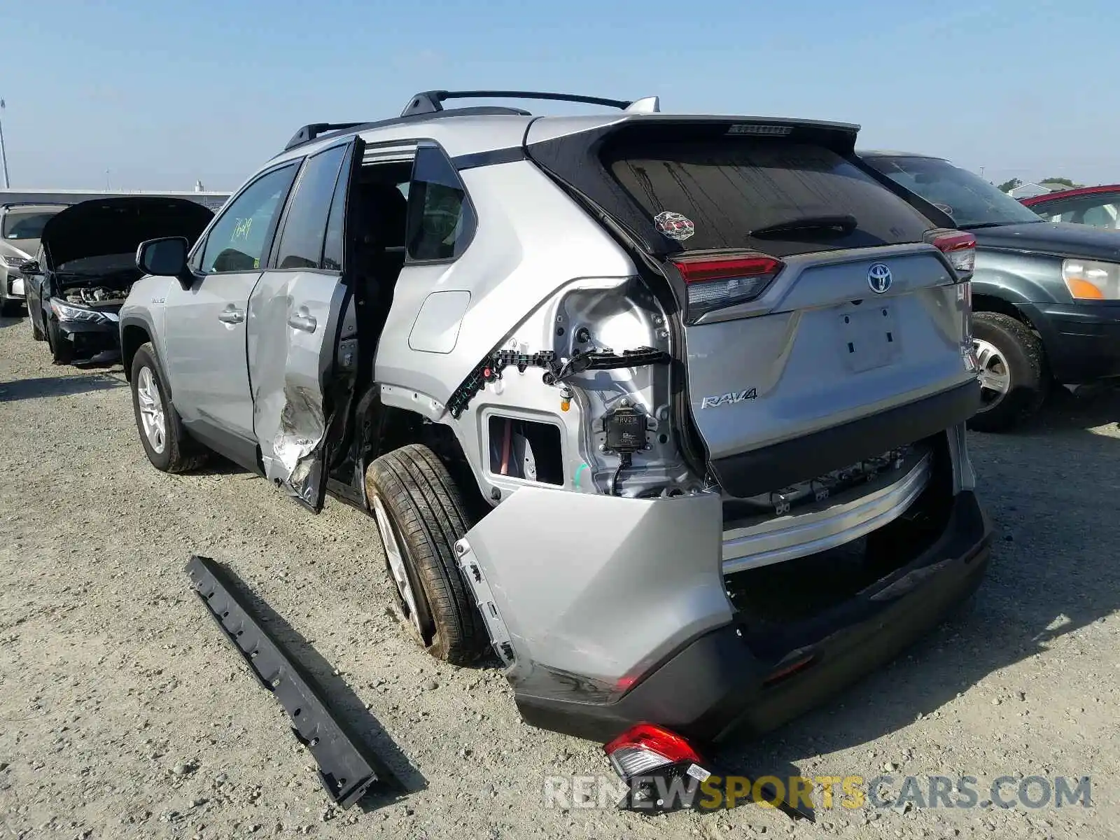 3 Photograph of a damaged car 2T3RWRFV4LW070307 TOYOTA RAV4 2020