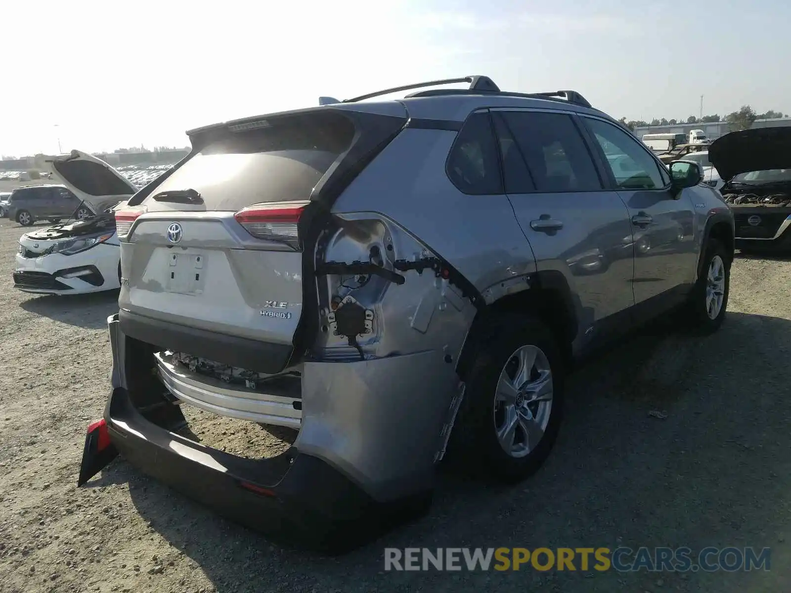 4 Photograph of a damaged car 2T3RWRFV4LW070307 TOYOTA RAV4 2020