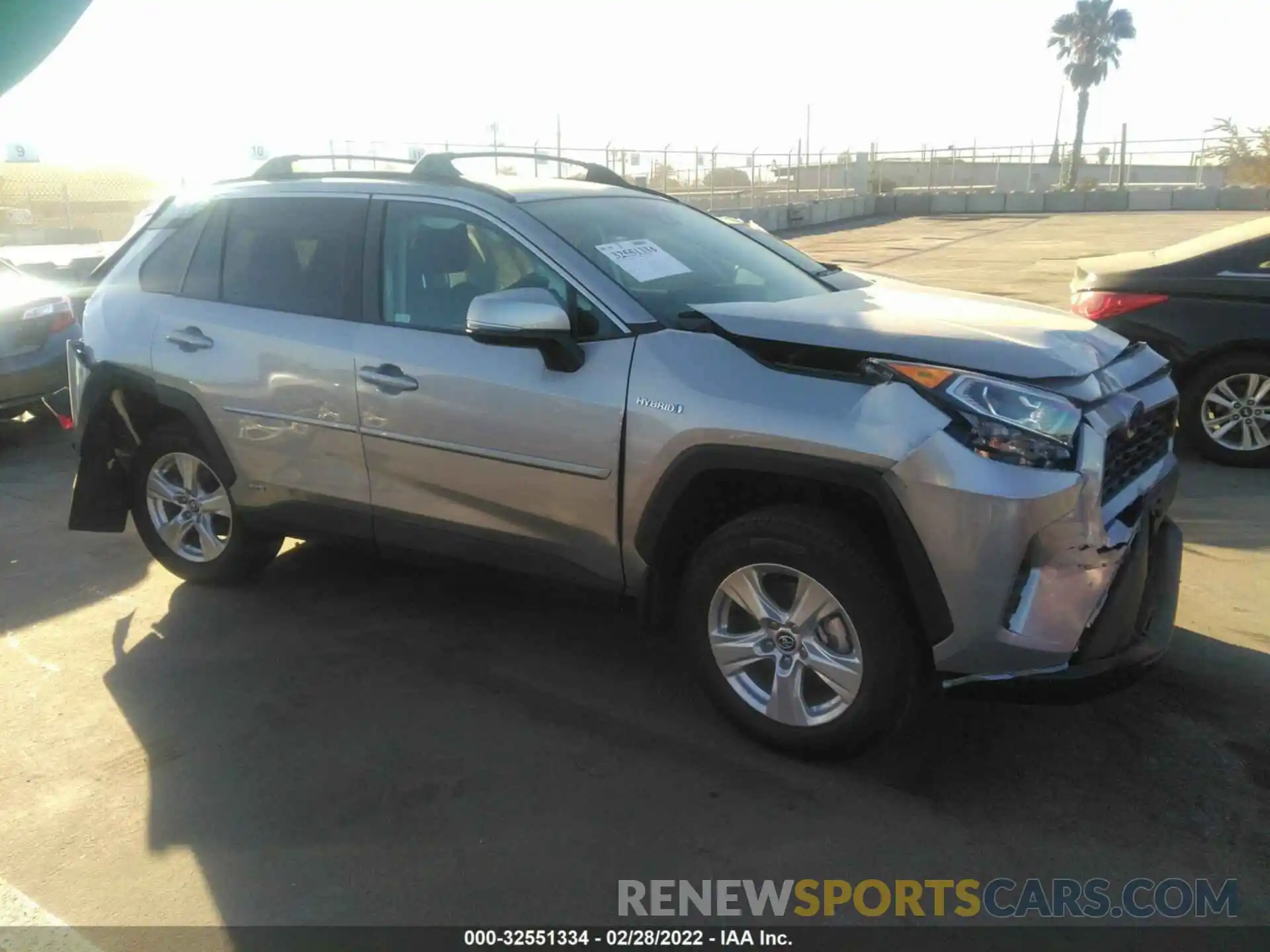 1 Photograph of a damaged car 2T3RWRFV4LW074325 TOYOTA RAV4 2020