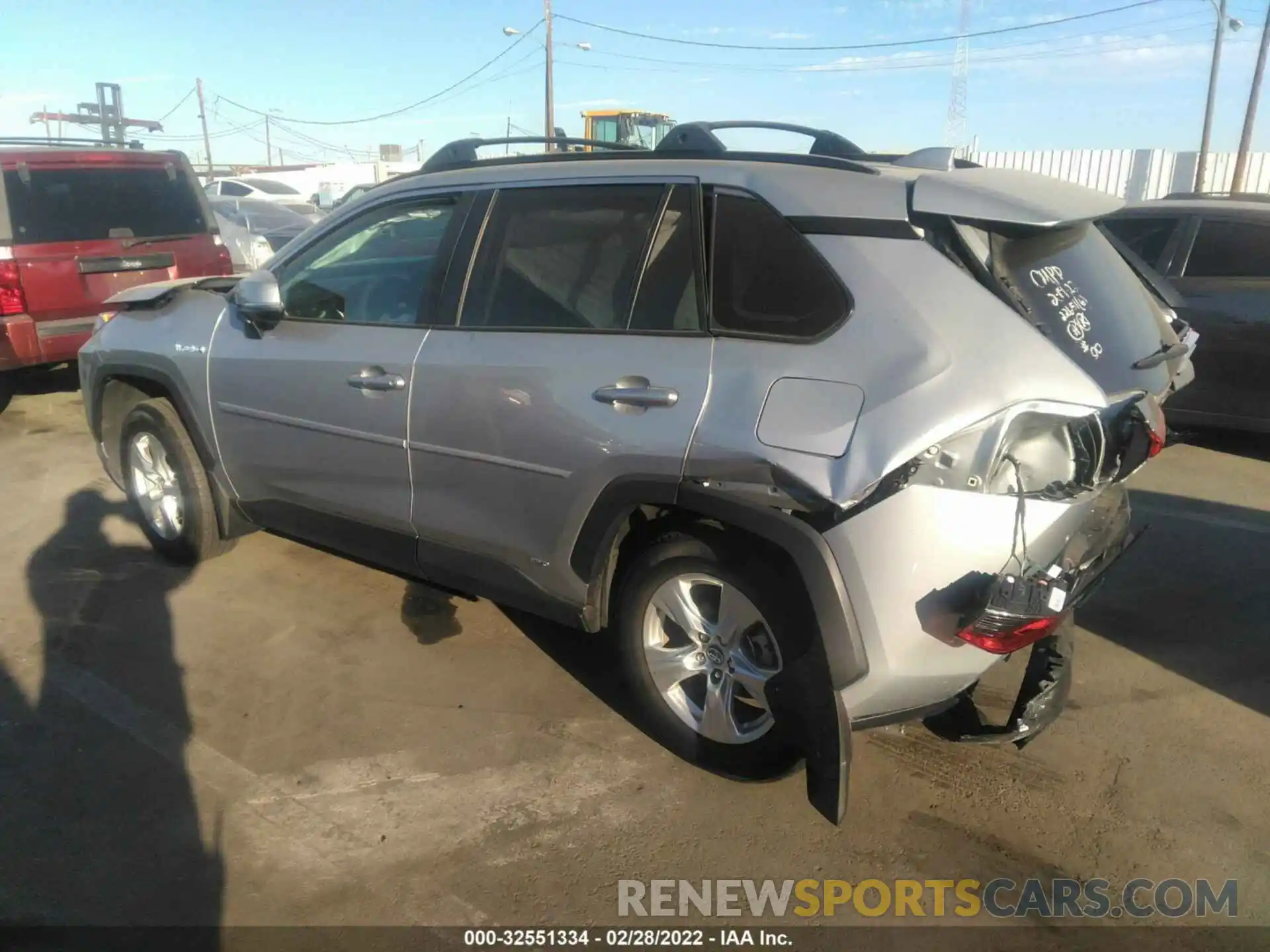 3 Photograph of a damaged car 2T3RWRFV4LW074325 TOYOTA RAV4 2020