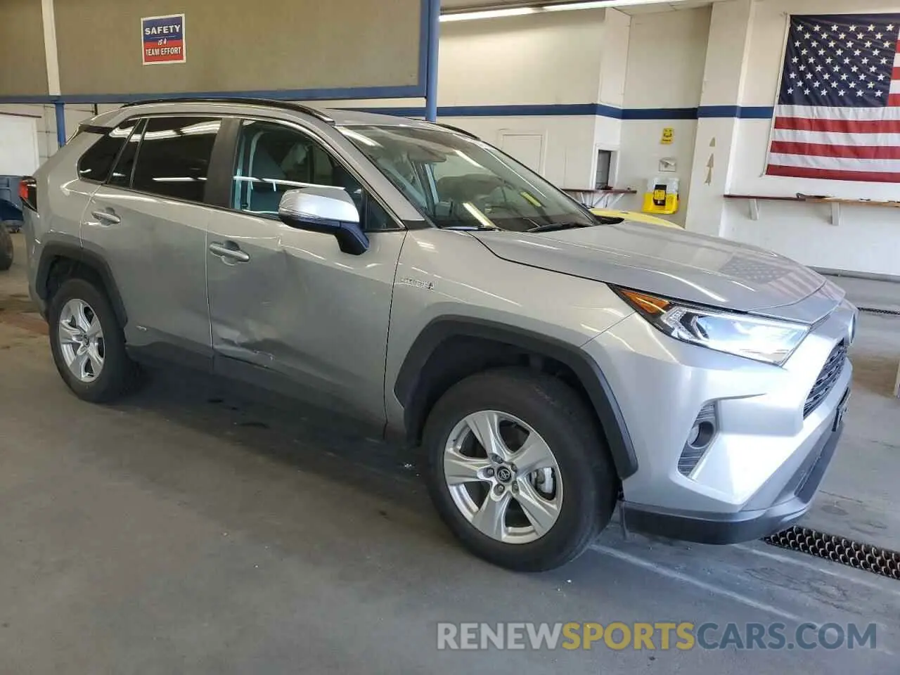 4 Photograph of a damaged car 2T3RWRFV4LW076575 TOYOTA RAV4 2020