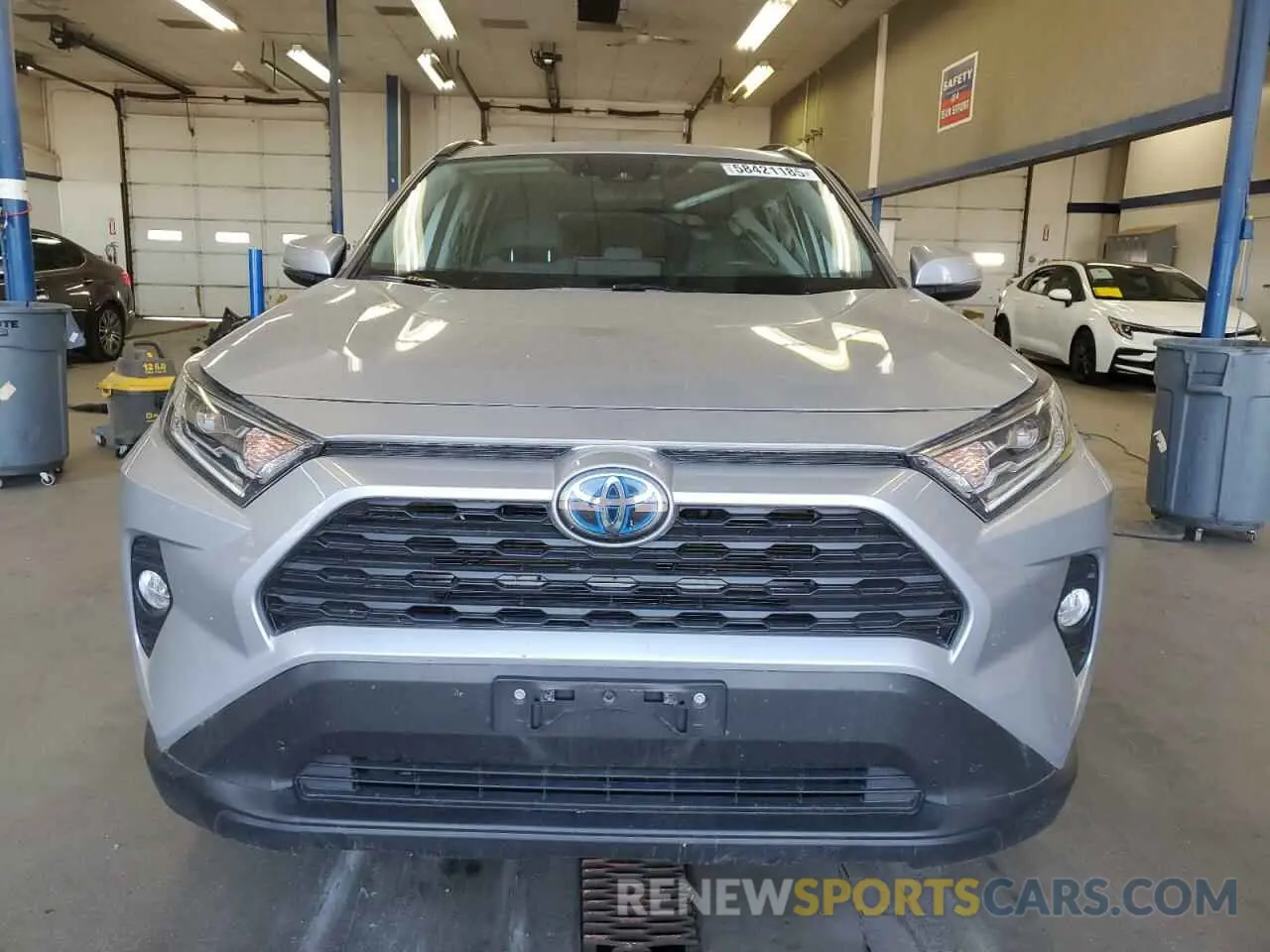 5 Photograph of a damaged car 2T3RWRFV4LW076575 TOYOTA RAV4 2020