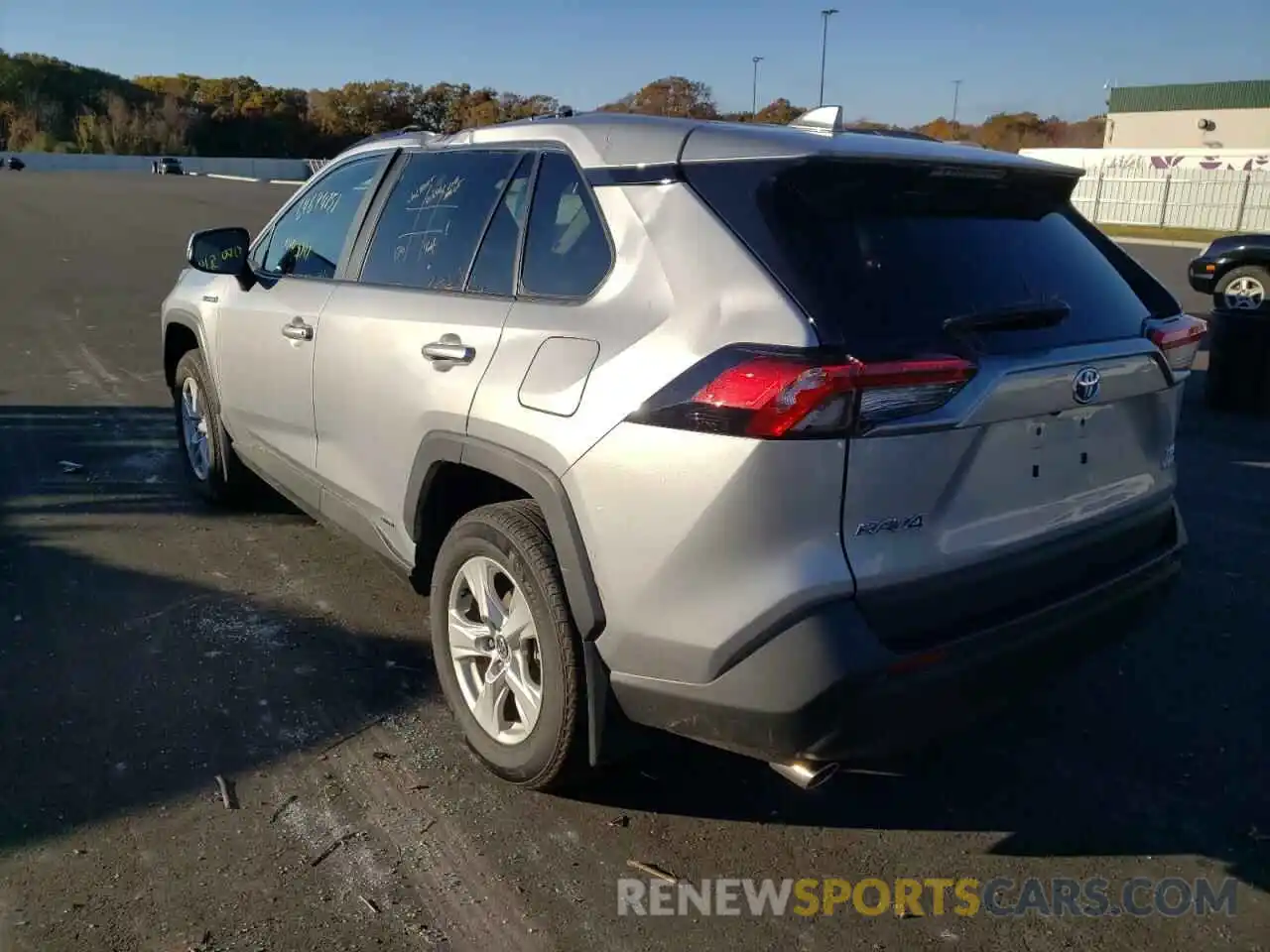 3 Photograph of a damaged car 2T3RWRFV4LW081713 TOYOTA RAV4 2020