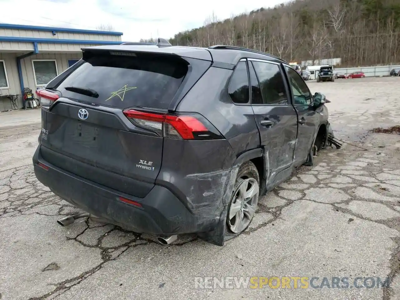 4 Photograph of a damaged car 2T3RWRFV4LW090444 TOYOTA RAV4 2020