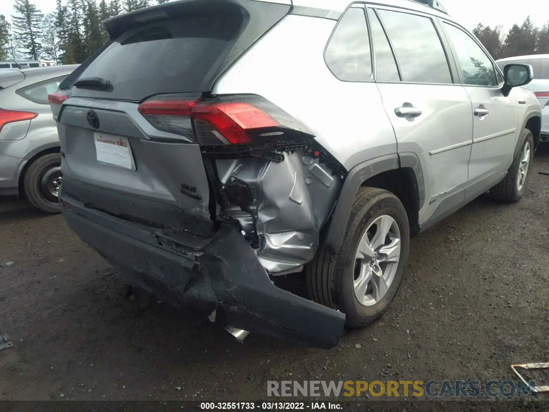 6 Photograph of a damaged car 2T3RWRFV4LW096485 TOYOTA RAV4 2020