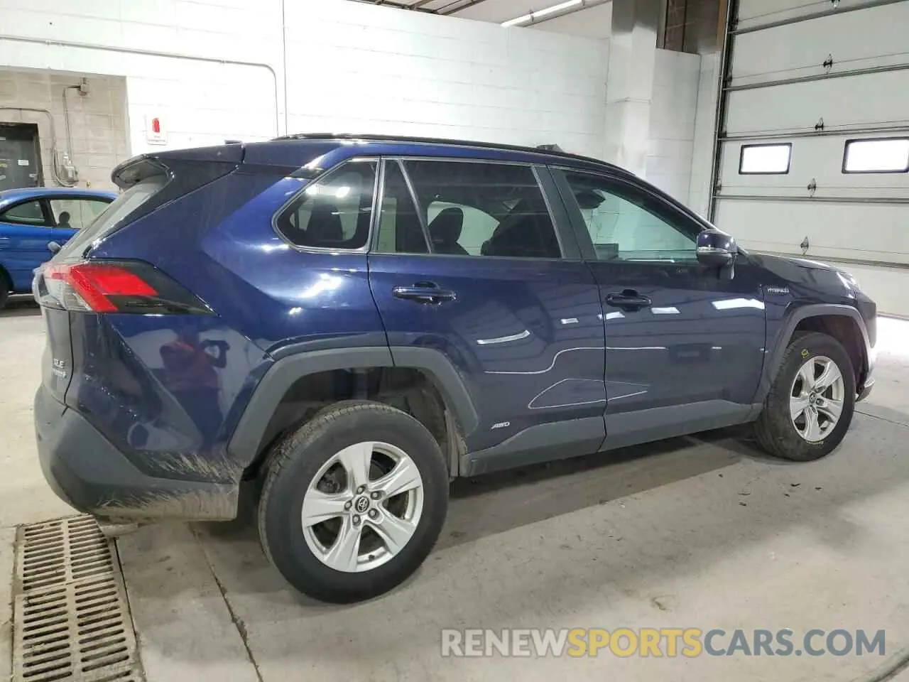 3 Photograph of a damaged car 2T3RWRFV5LW056643 TOYOTA RAV4 2020