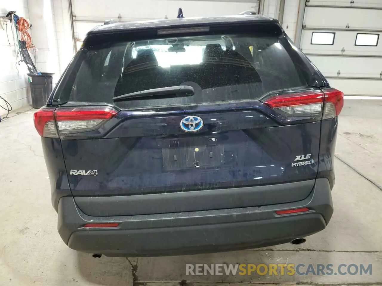 6 Photograph of a damaged car 2T3RWRFV5LW056643 TOYOTA RAV4 2020