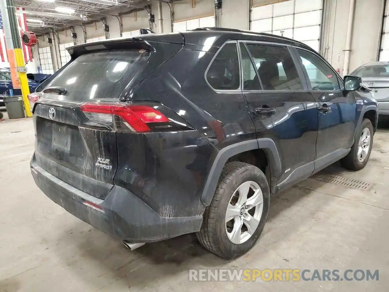 4 Photograph of a damaged car 2T3RWRFV5LW061356 TOYOTA RAV4 2020