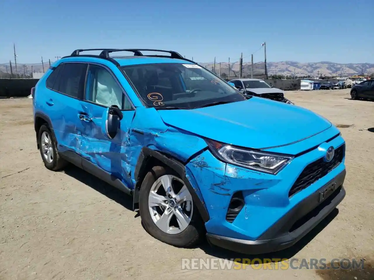 1 Photograph of a damaged car 2T3RWRFV5LW061857 TOYOTA RAV4 2020