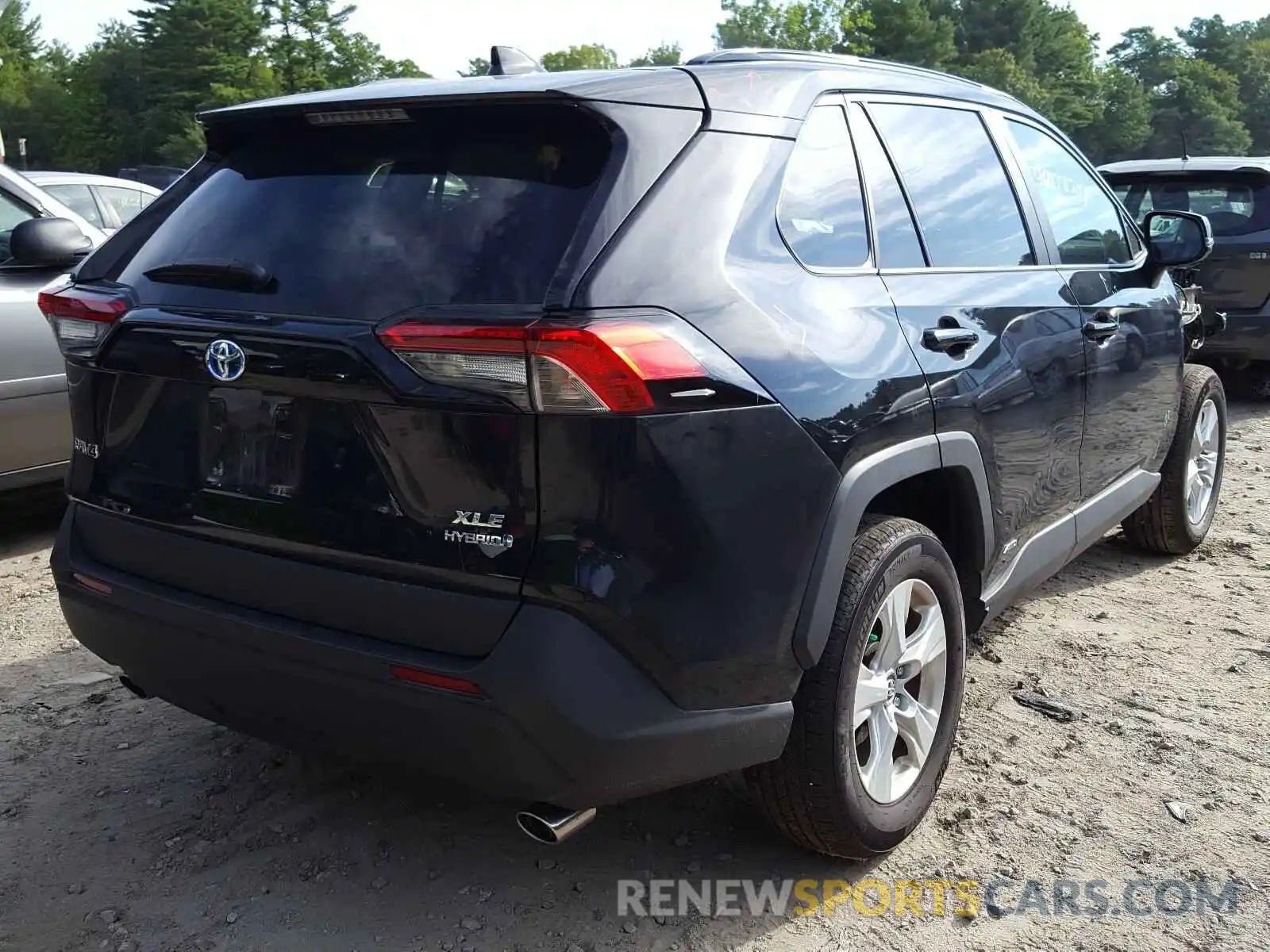 4 Photograph of a damaged car 2T3RWRFV5LW068887 TOYOTA RAV4 2020