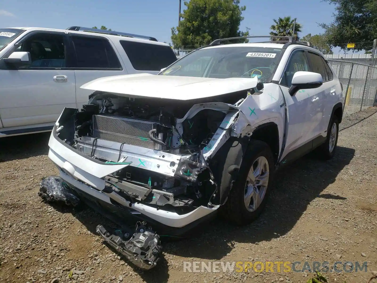 2 Photograph of a damaged car 2T3RWRFV5LW071384 TOYOTA RAV4 2020