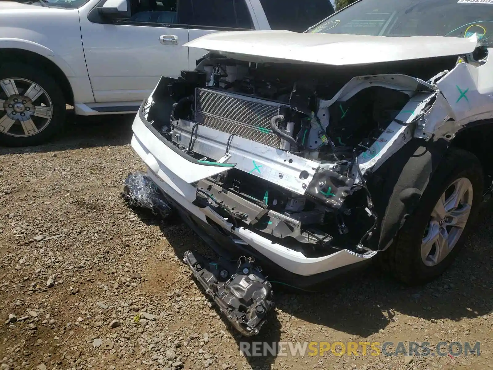 9 Photograph of a damaged car 2T3RWRFV5LW071384 TOYOTA RAV4 2020