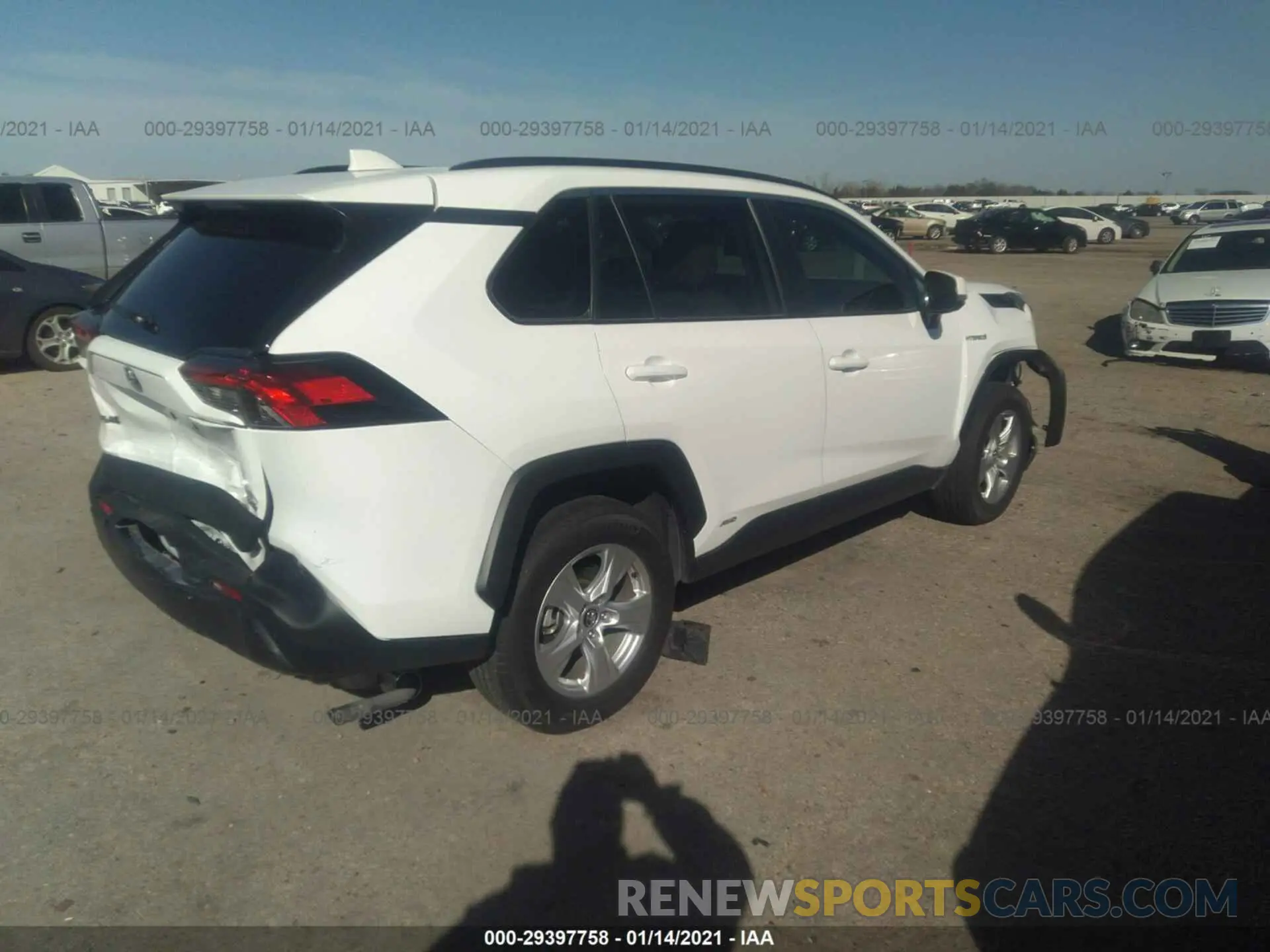 4 Photograph of a damaged car 2T3RWRFV5LW081669 TOYOTA RAV4 2020