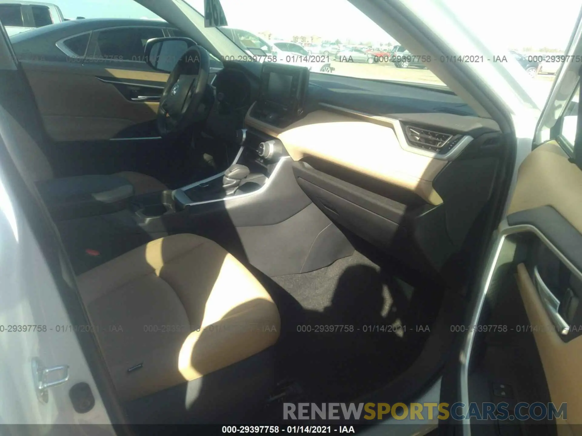 5 Photograph of a damaged car 2T3RWRFV5LW081669 TOYOTA RAV4 2020