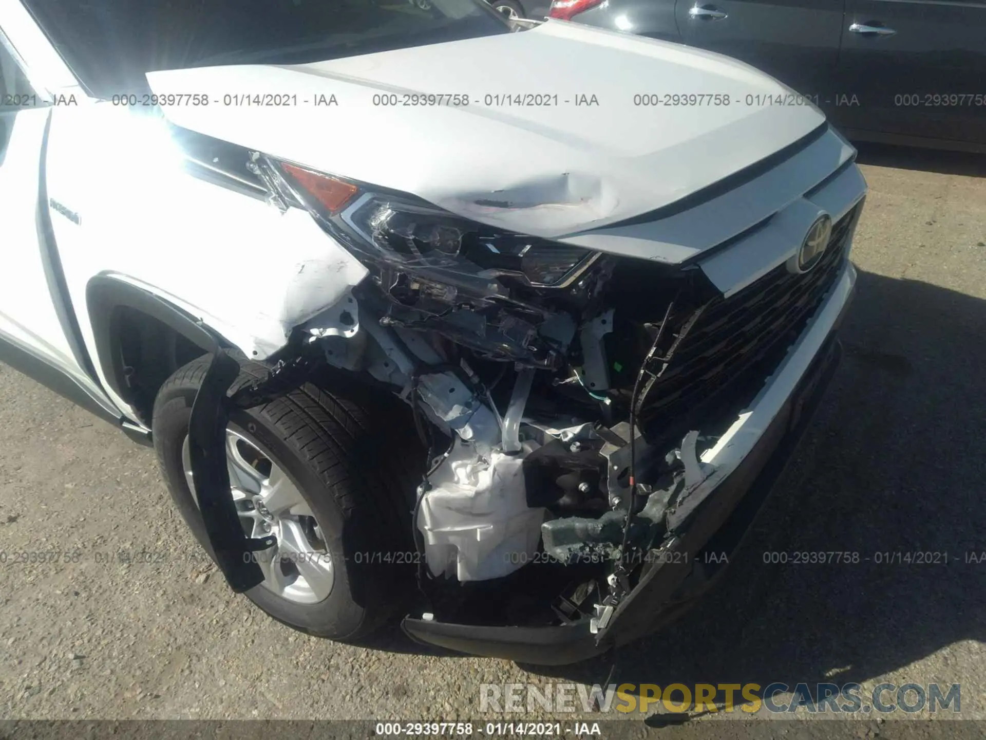 6 Photograph of a damaged car 2T3RWRFV5LW081669 TOYOTA RAV4 2020
