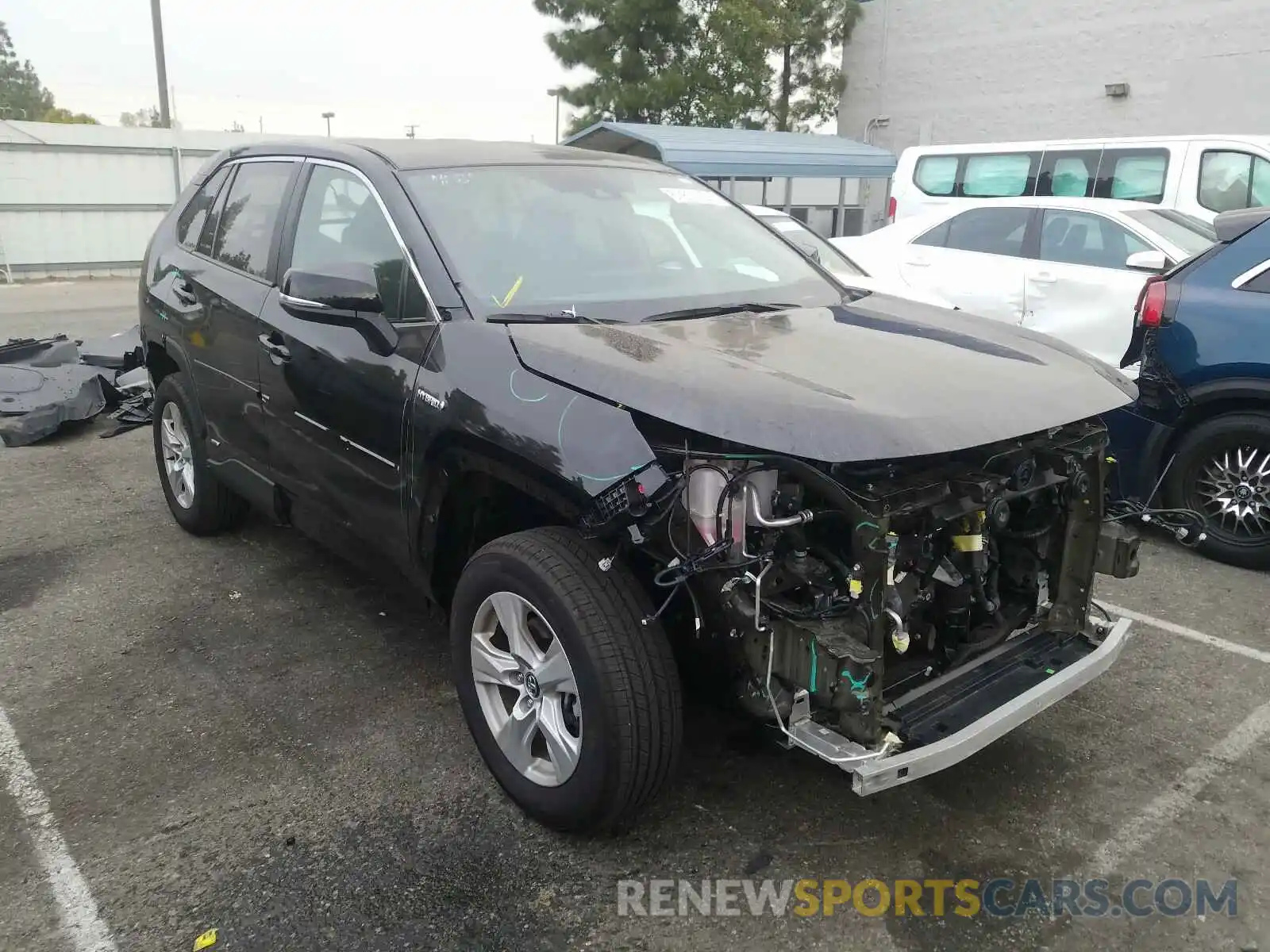 1 Photograph of a damaged car 2T3RWRFV5LW082787 TOYOTA RAV4 2020